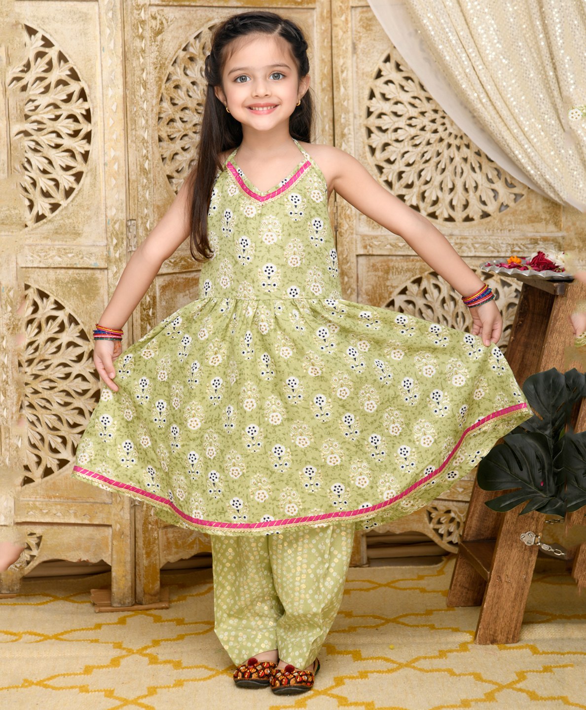Saka Designs By Sapna Sleeveless Floral Motif Bandhani Designed & Gota Lace Embellished Kurta & Salwar Set - Green & Golden-picture-30