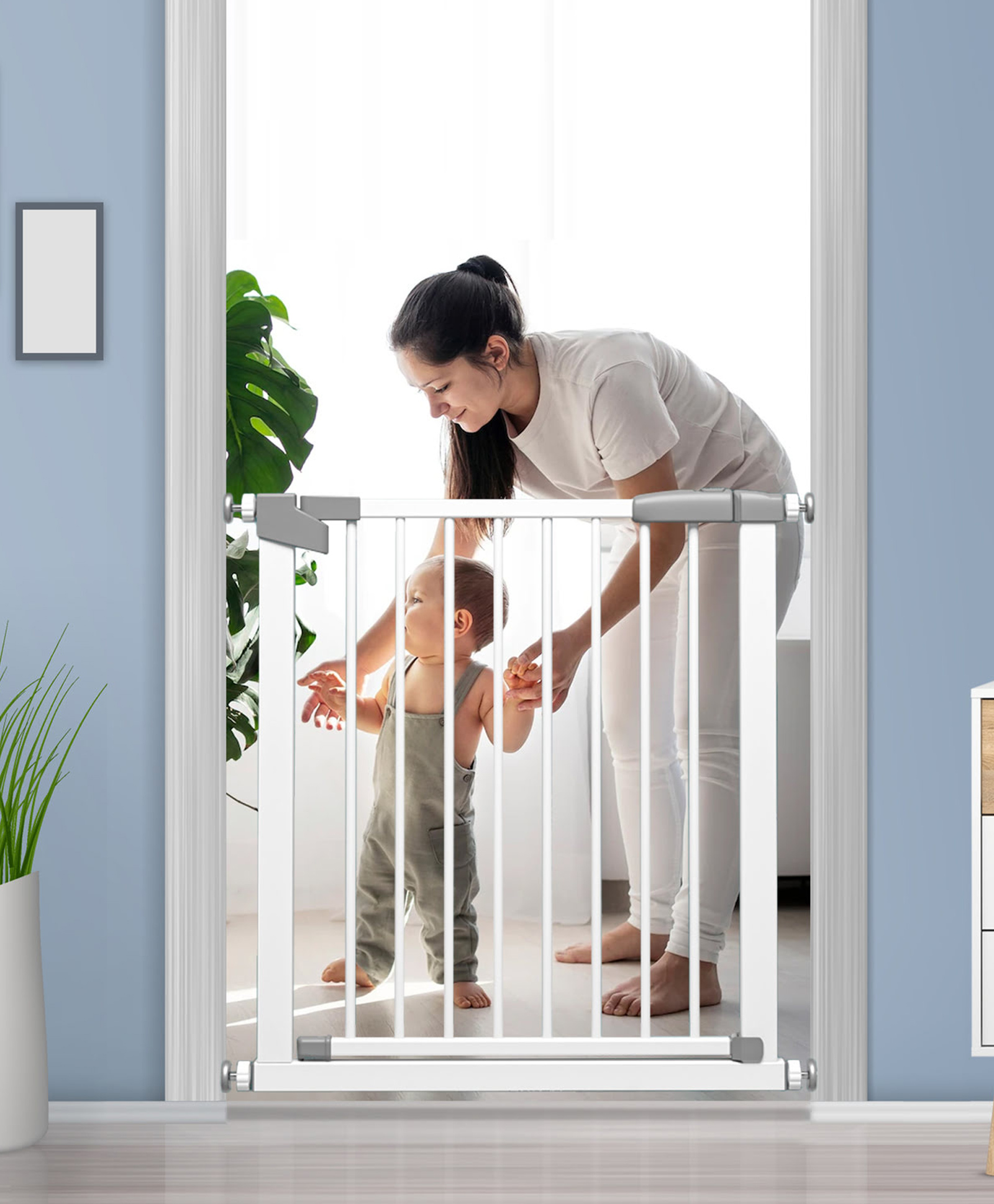 StarAndDaisy Baby Safety Gate with Auto Close Hold Open Features - White-image-8