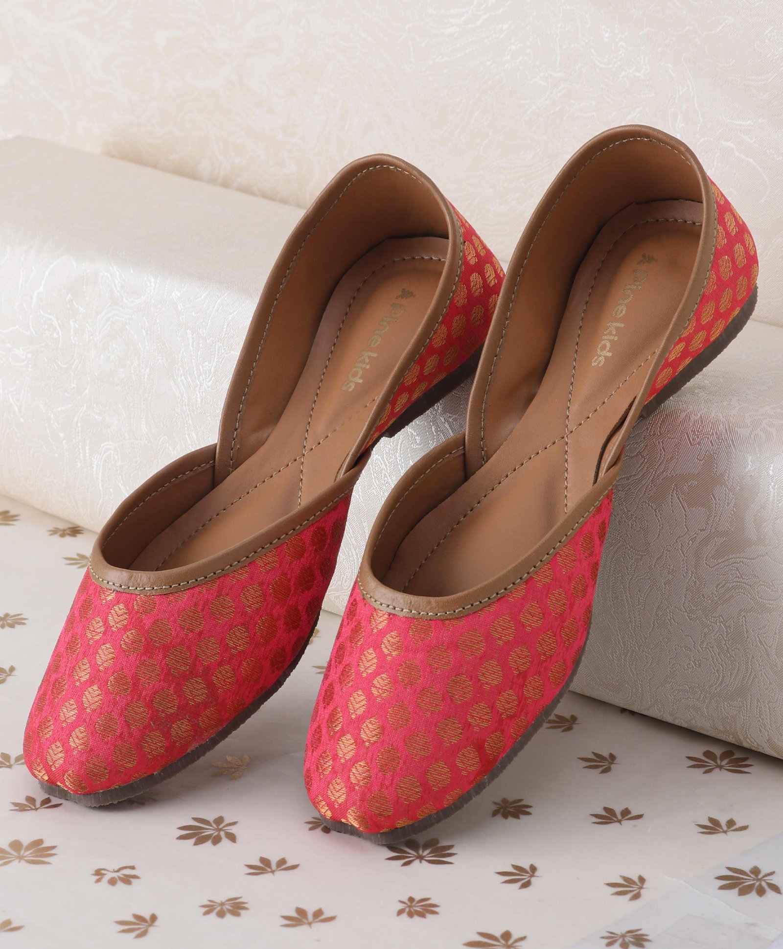 Pine Kids Ethnic Wear Mojaris - Pink-image-20
