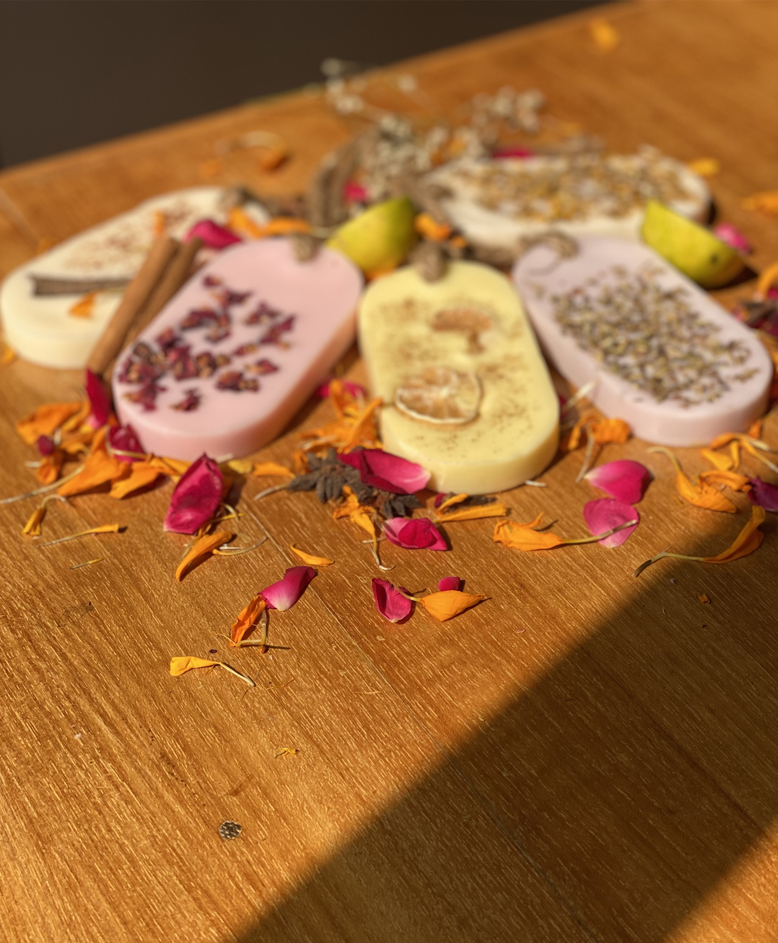 Pravaah India Aalay Itr Lime, Lavender, British Rose, Oud and Amber Cinnamon Vanilla - 5 Small-image-17