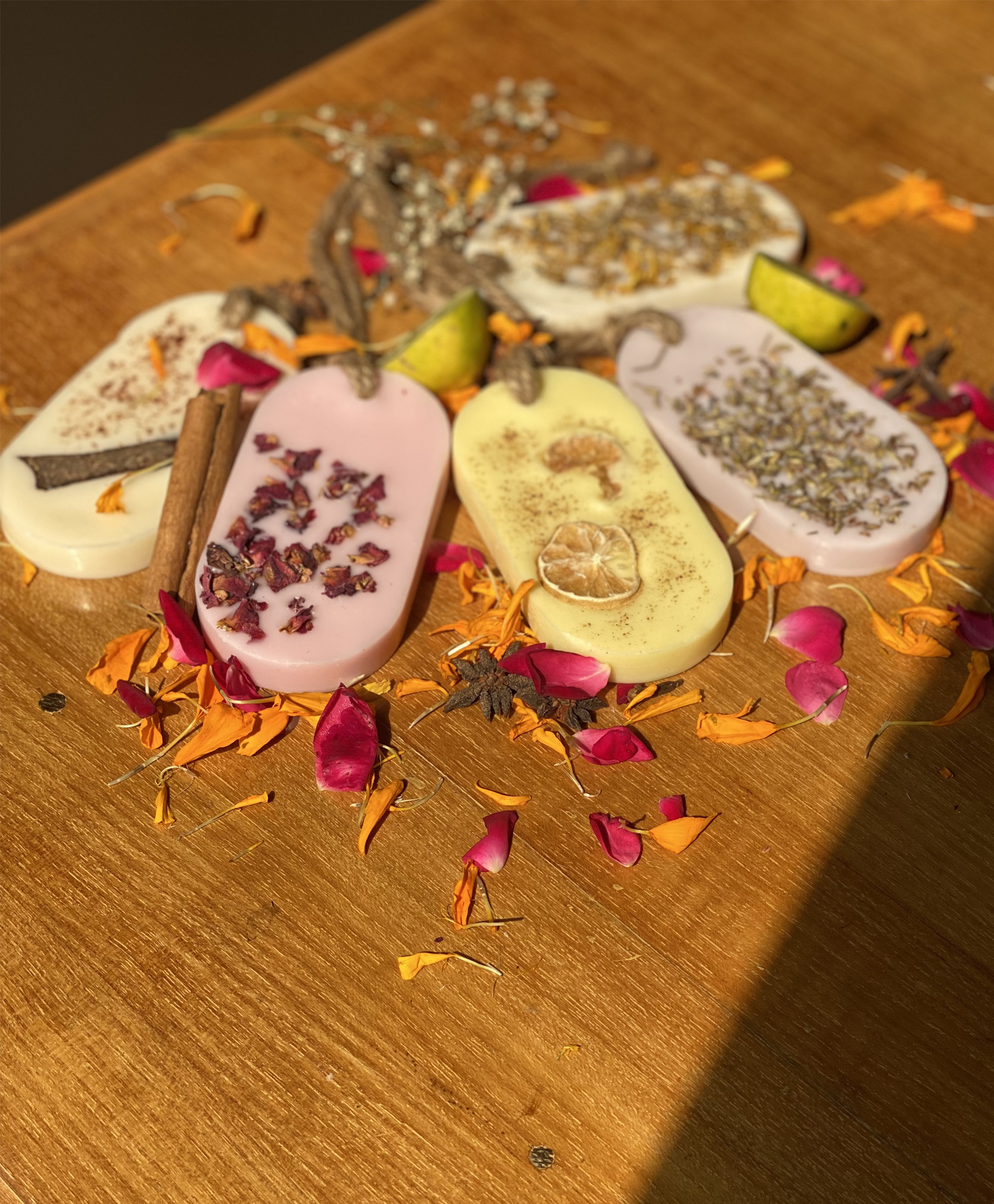 Pravaah India Aalay Itr Lime, Lavender, British Rose, Oud and Amber Cinnamon Vanilla - 5 Small and 5 Large-image-20