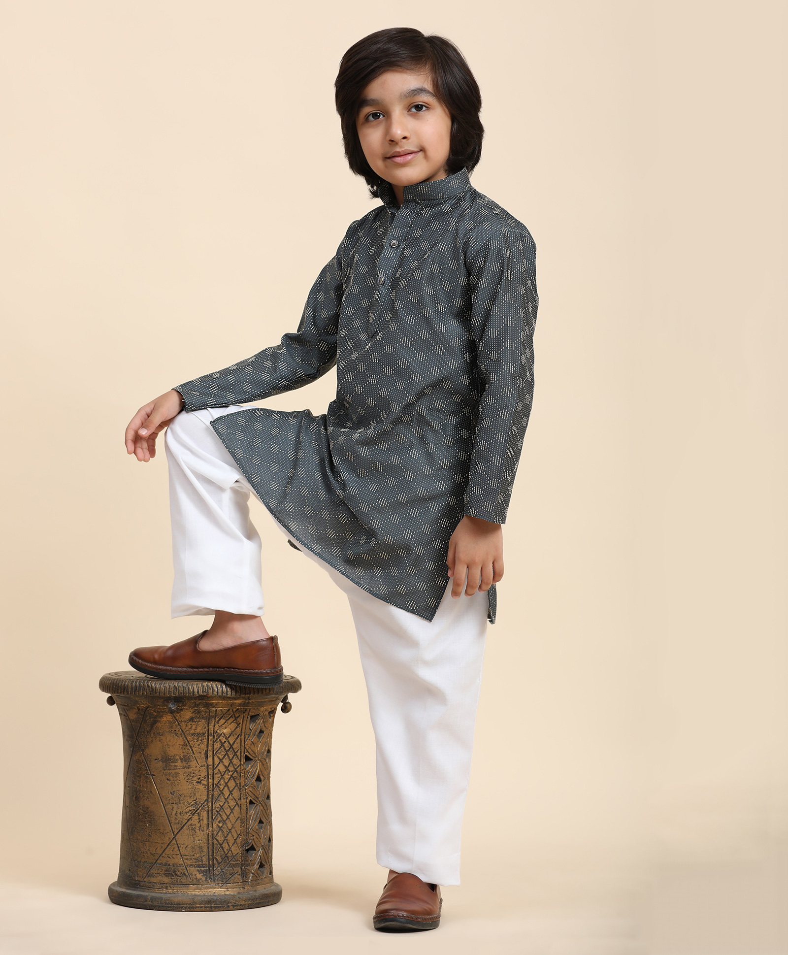 P-MARK Full Sleeves Thread Work Cotton Kurta & Pajama Set- Grey-image-10