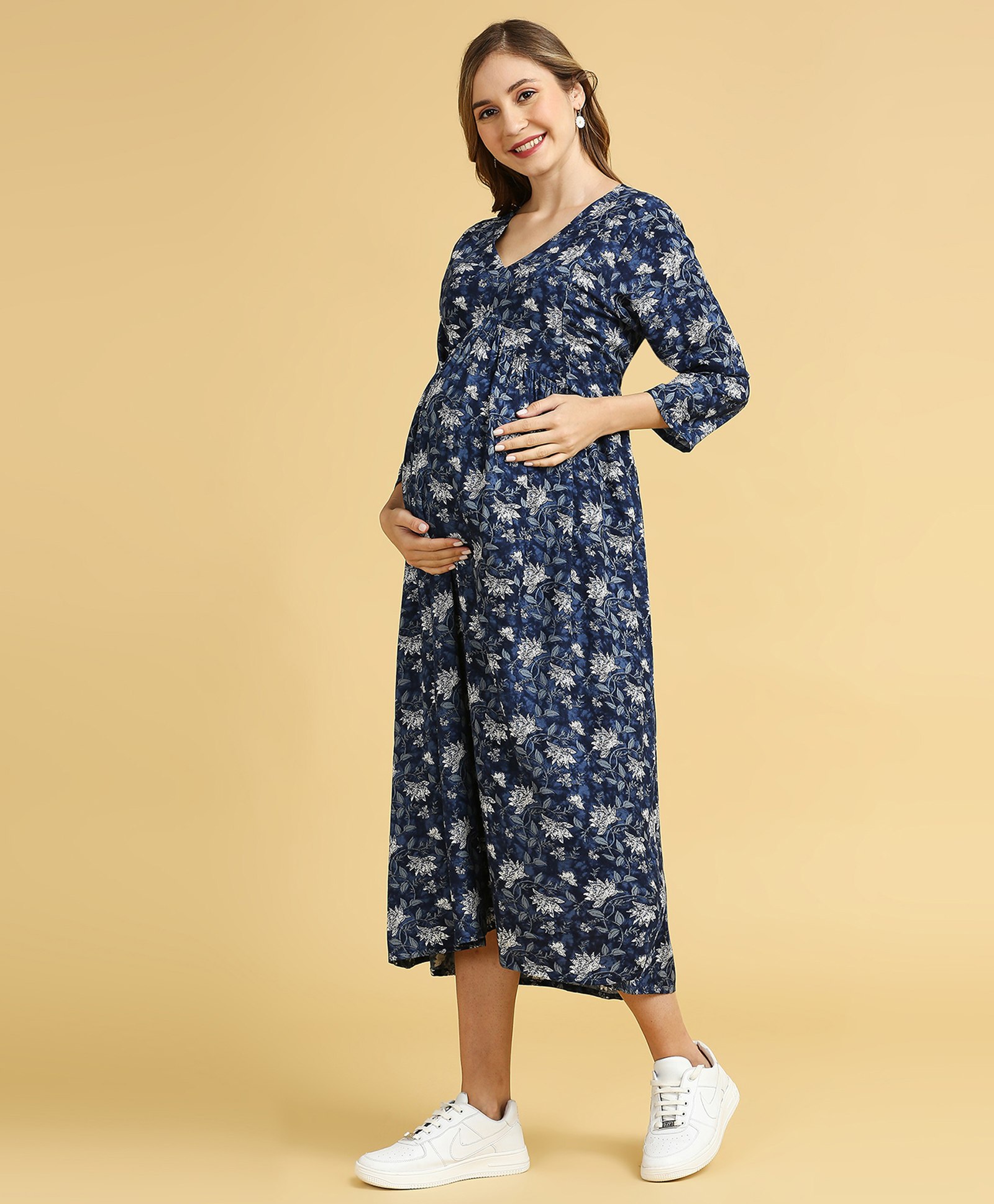 MomToBe Three Fourth Sleeves Floral Printed Maternity Dress With Concealed Zipper Nursing Access - Blue-picture-15