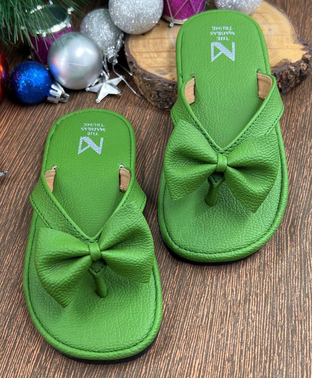 The Madras Trunk  Bow Detailed Flip Flops - Green-picture-11