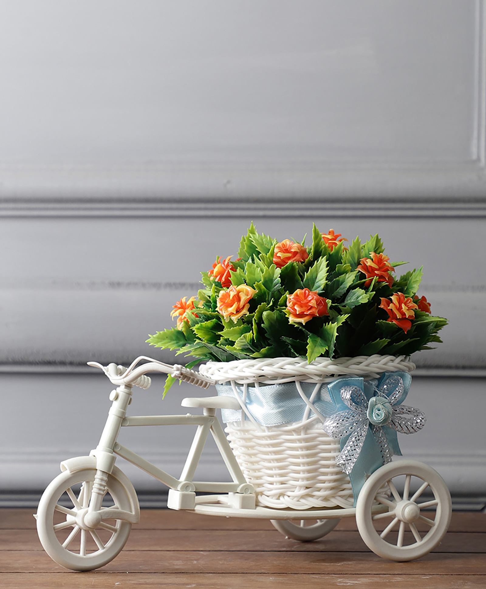 Foliyaj Rickshaw Plant with Shemrock Leaves and Orange Roses-image-16