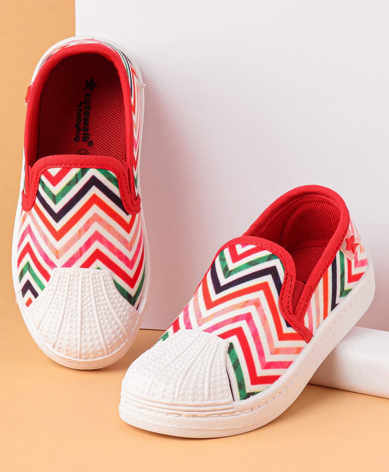 Cute Walk by Babyhug Slip On Zig Zag Pattern Casual Shoes - Red-image-21