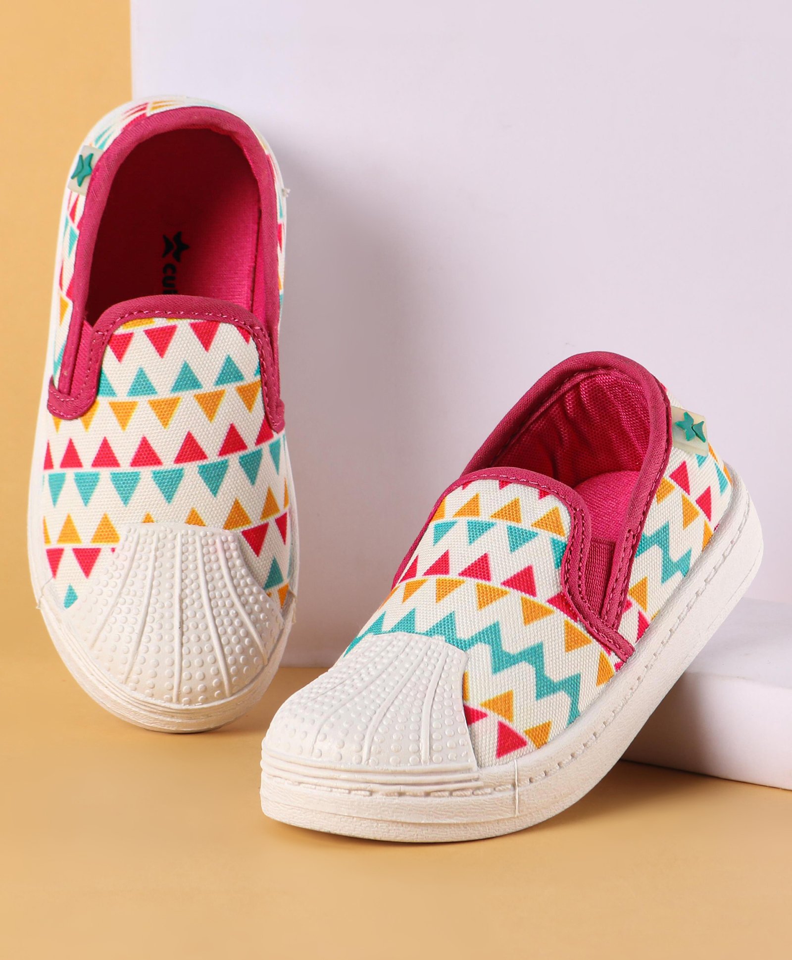 Cute Walk by Babyhug Chevron Print Slip On Casual Shoes - Red-image-29