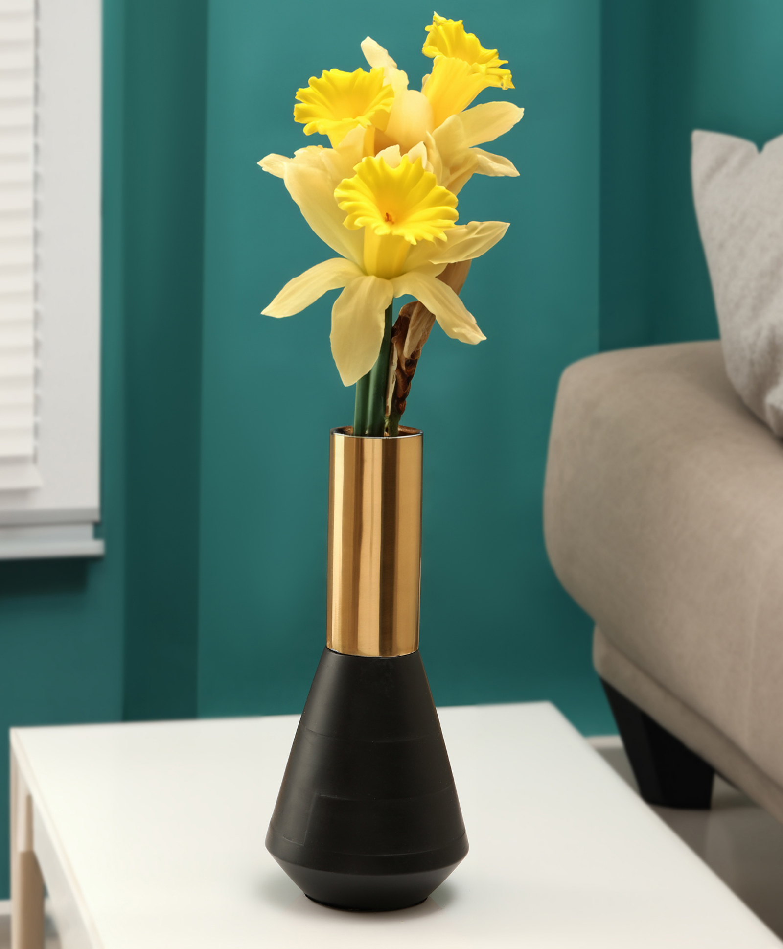 De Maison Decor Matt Gold and Black Aluminum Deidra Table Vase-image-6