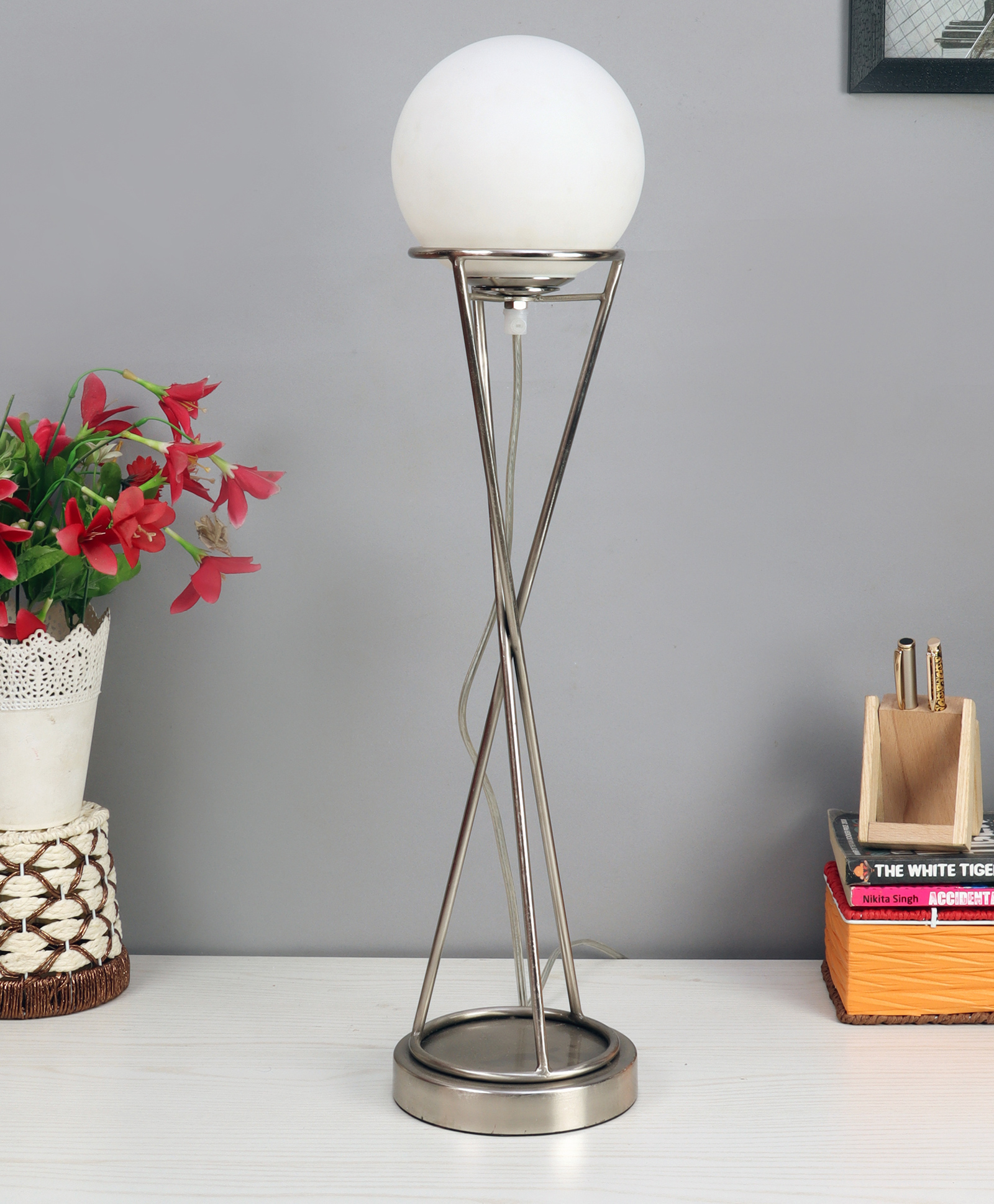 De Maison Decor Sybil's Orb Silver silver table lamp in Pewter finish-image-4