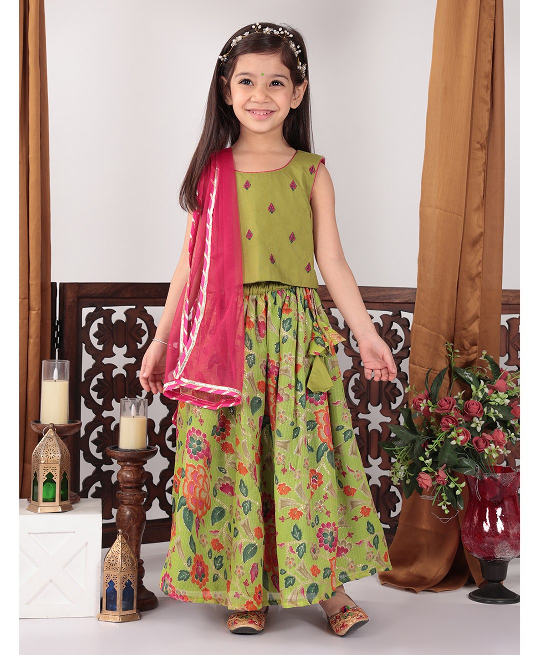 Kinder Kids Sleevless Flower  Embroidered  Choli & Floral Printed Lehenga With Dupatta - Green-image-31