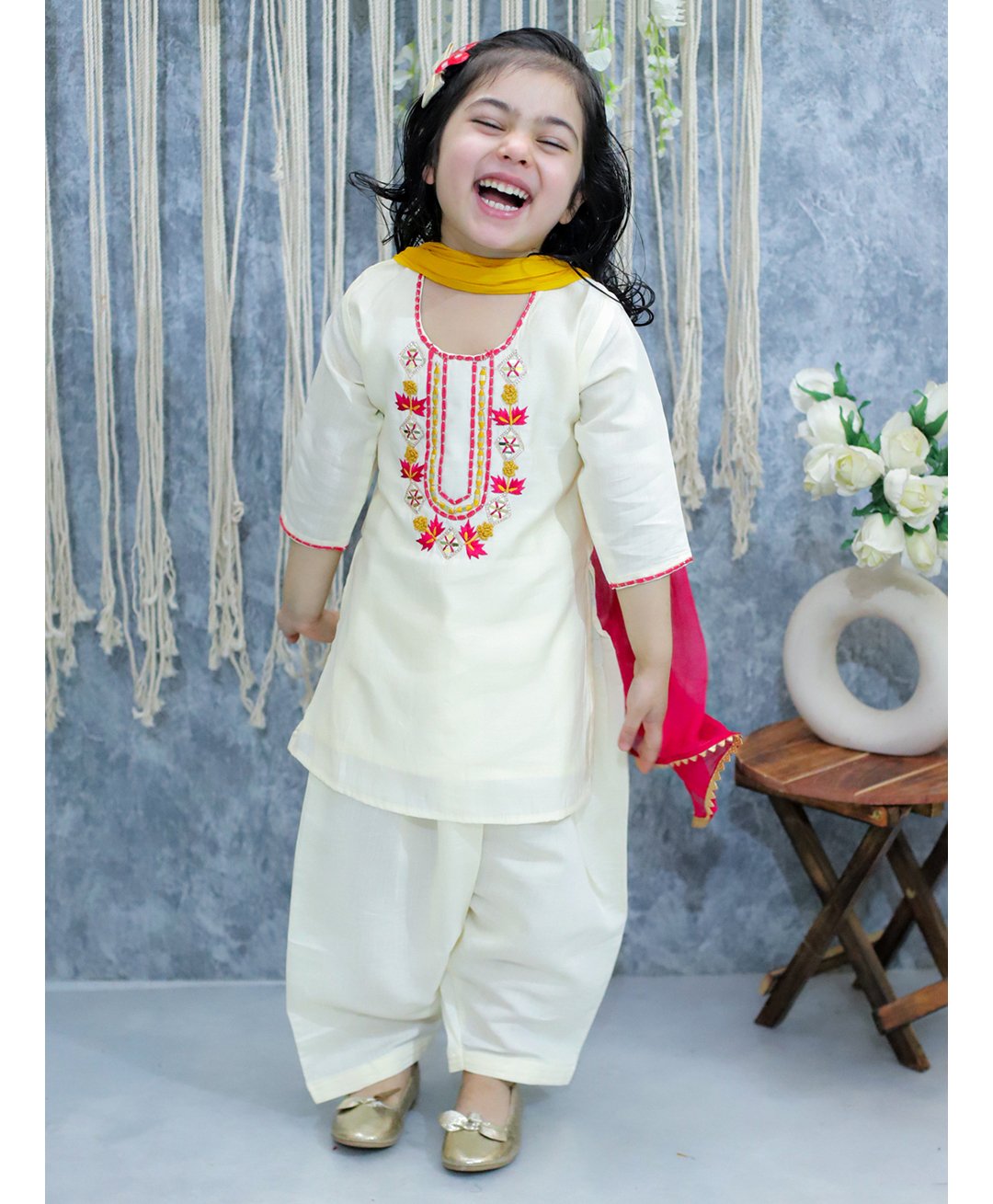 BownBee Three Fourth Sleeves Placket  Embroidered Kurta  With Salwar And Dupatta - White-image-11