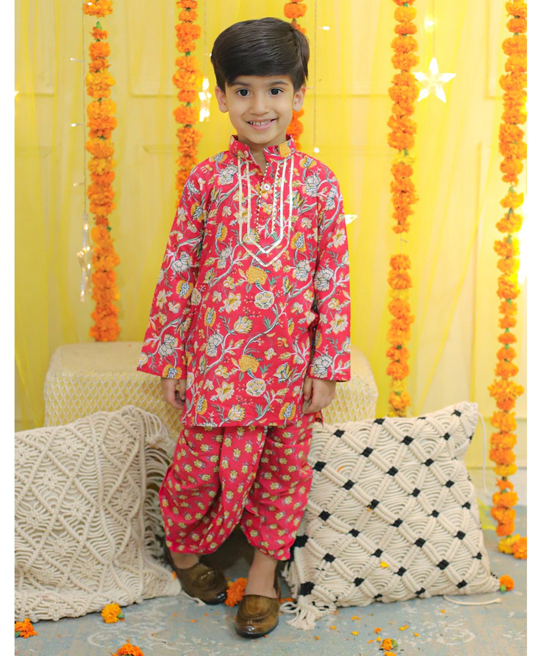 BownBee Full Sleeves Floral Printed & Gota Lace Embellished Kurta With Coordinating Dhoti - Red-image-19