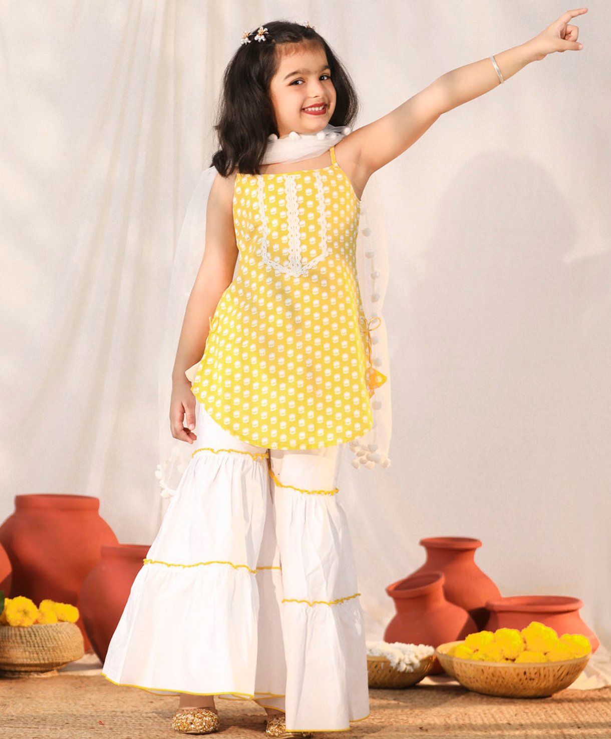 Vastramay Sleeveless Floral Printed Lace Embellished Kurta Sharara With Dupatta - Yellow & White-image-3