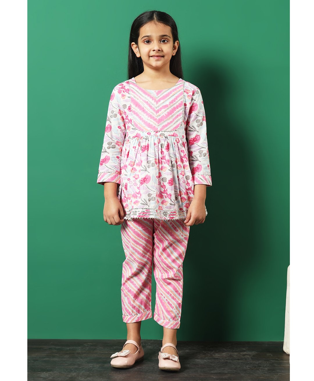 READIPRINT Cotton Three Fourth Sleeves Floral Printed Kurta & Pant - Pink-picture-4