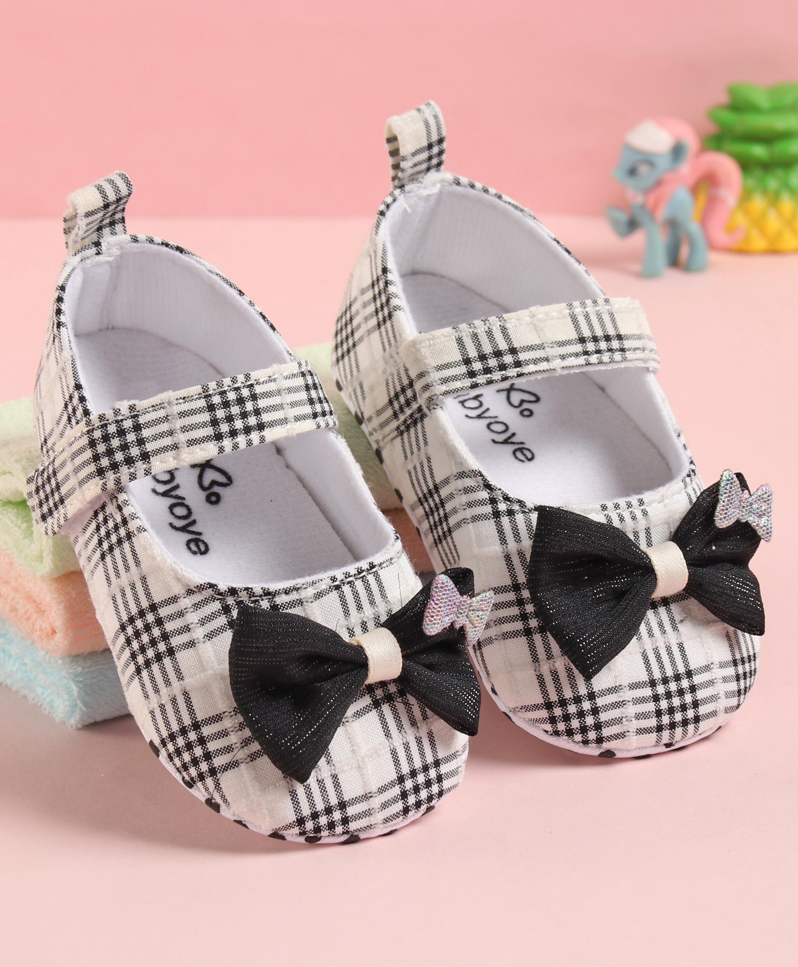 Babyoye Booties with Velcro Closure & Bow Applique -  Black-image-49