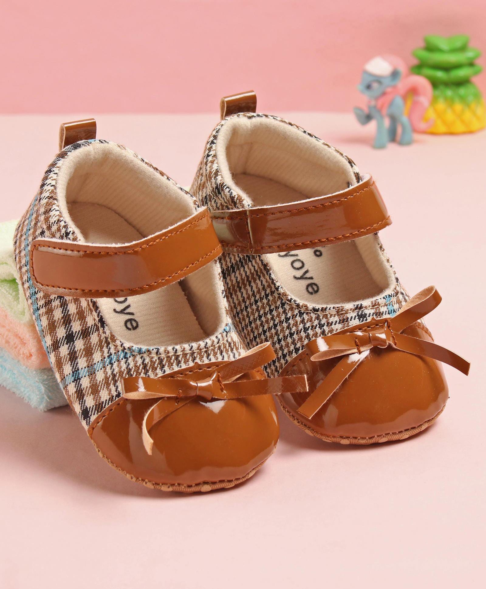 Babyoye Booties with Velcro Closure & Bow Applique -  Brown-picture-10