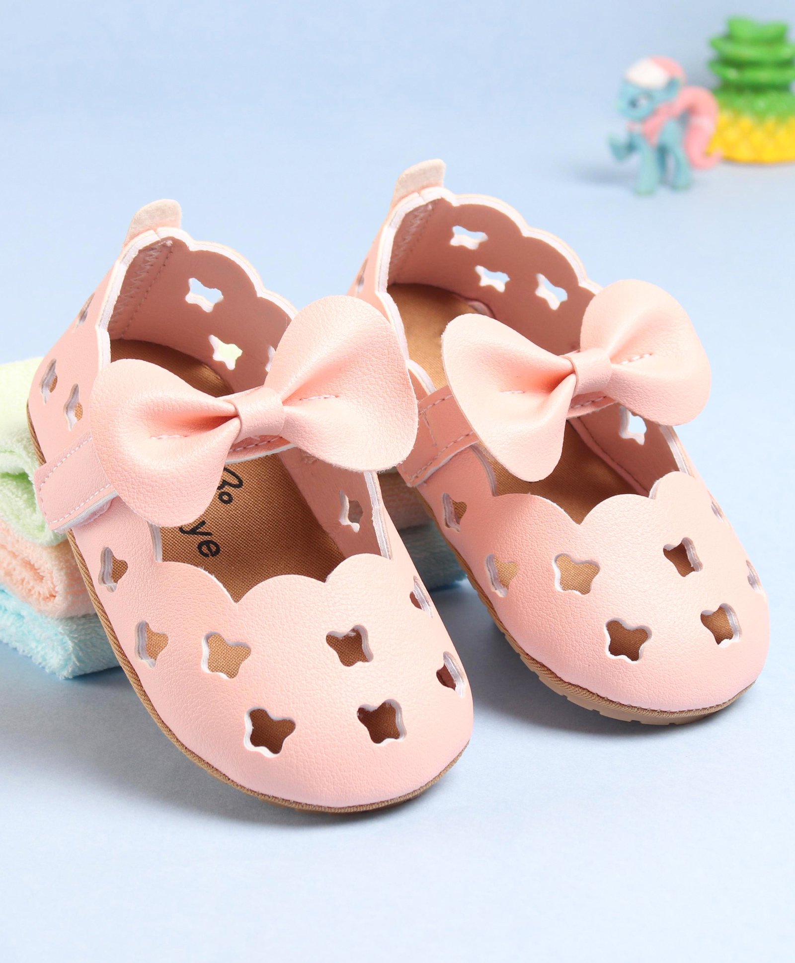 Babyoye Velcro Closure Booties with Bow Applique - Pink-image-35