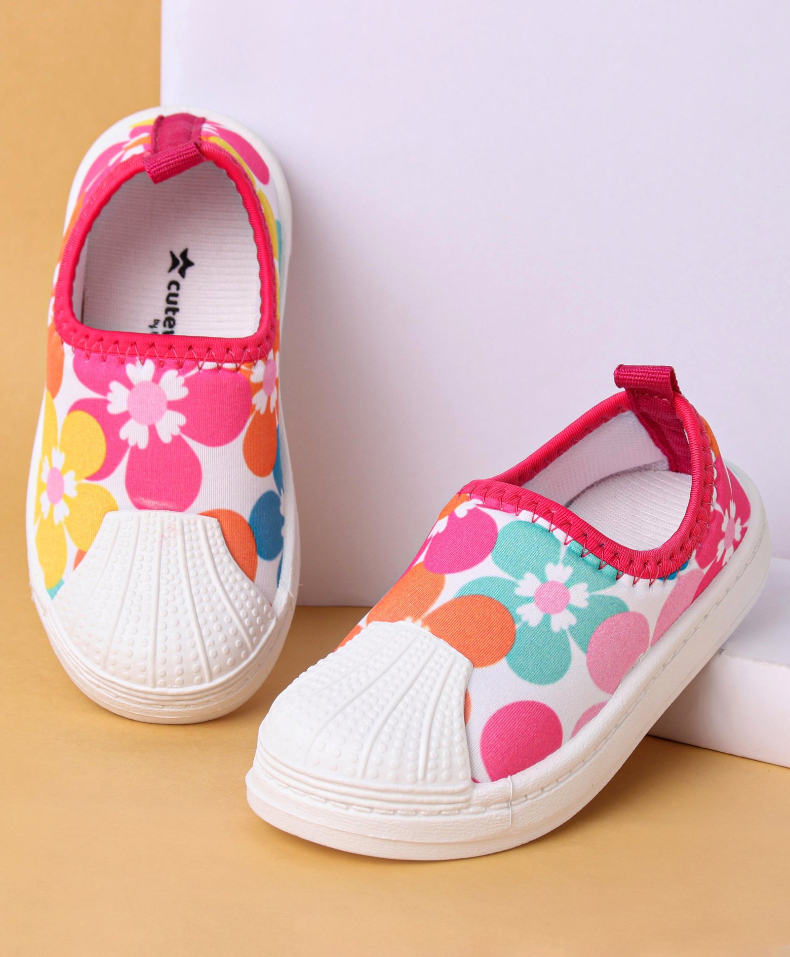 Cute Walk by Babyhug Casual Slip On Shoes Floral Print - Red-image-4