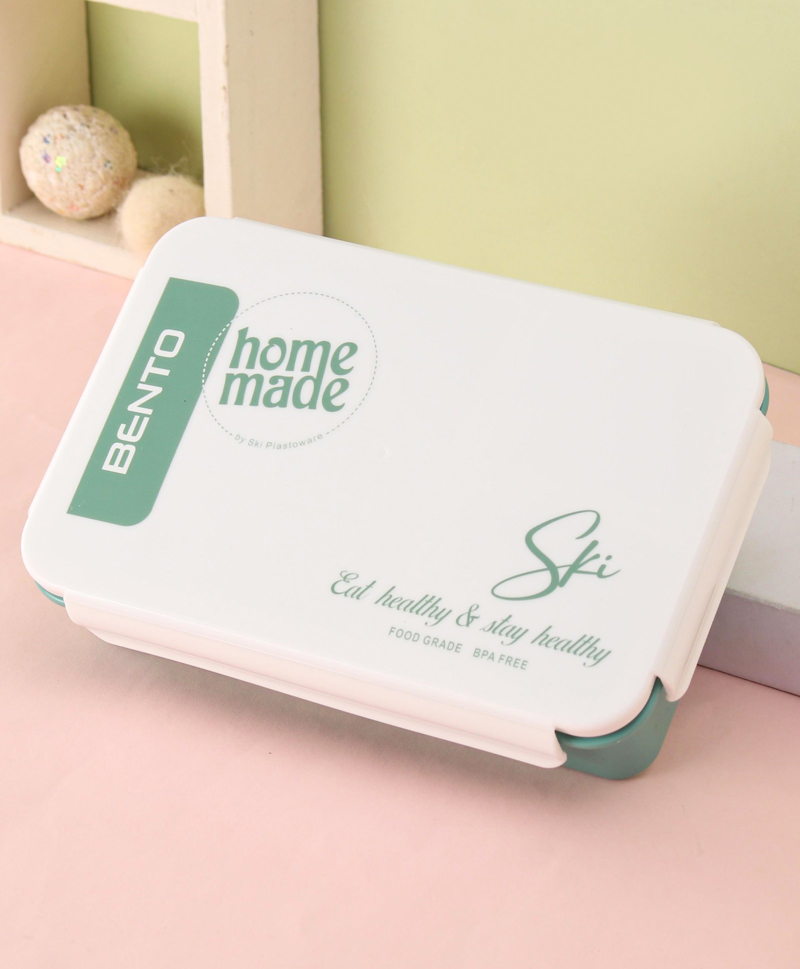 SKI Bento Leak Proof 3 Grid Lunch Box with Spoon- Green-image-46