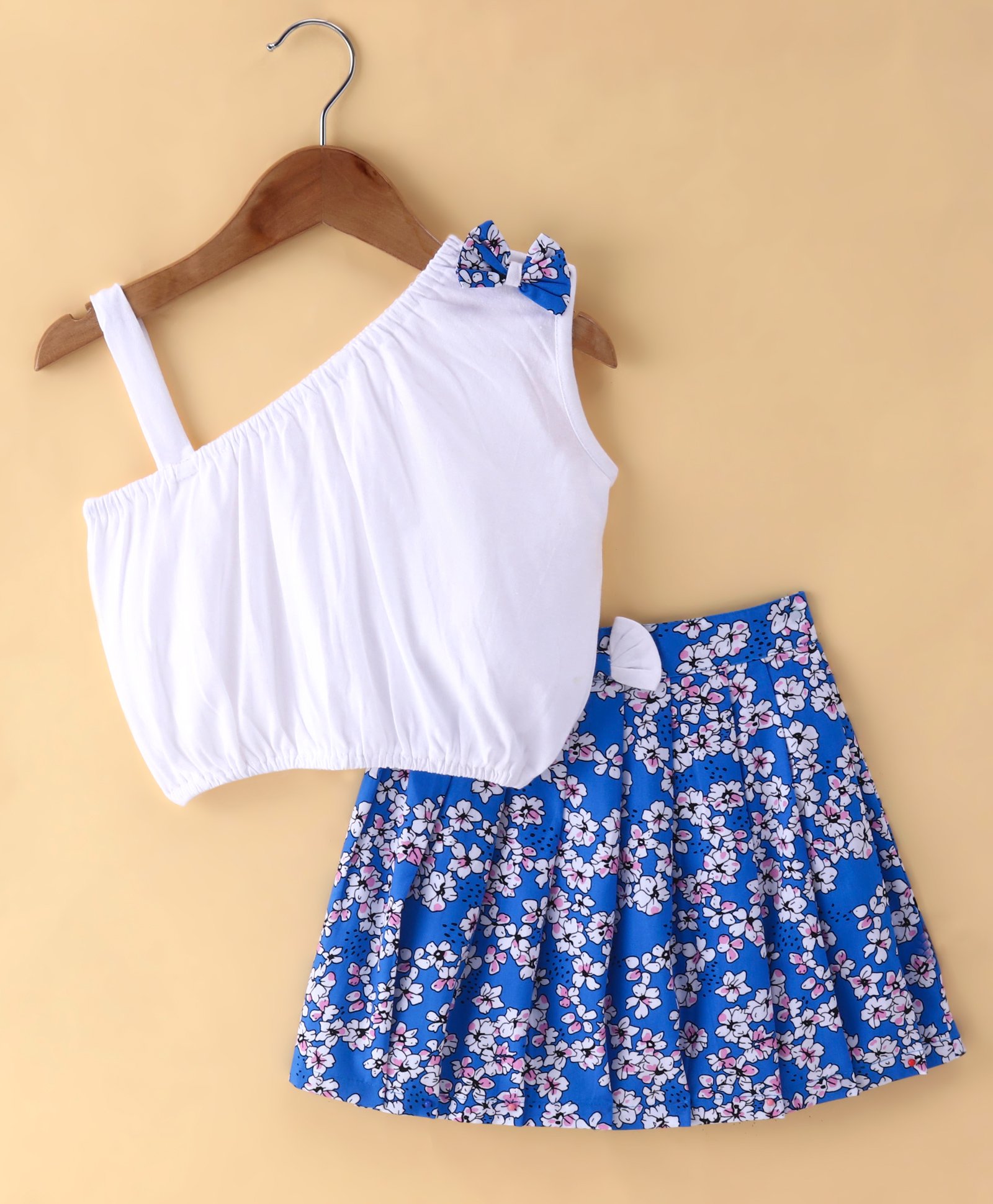 Dew Drops Poplin Sleeveless One Shoulder Top & Skirt Set With Bow & Floral Print - Off White-image-32