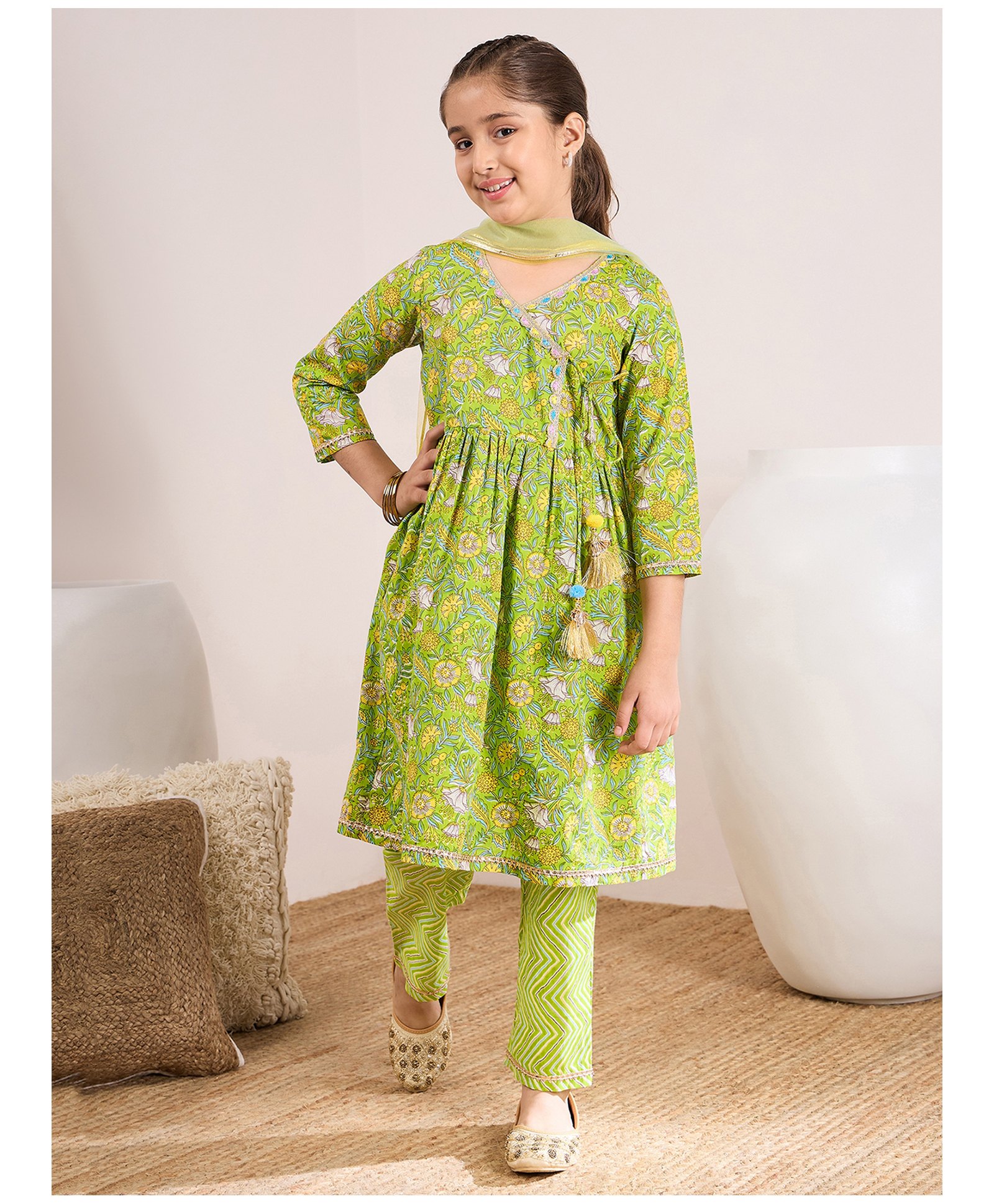 Pspeaches Pure Cotton Three Fourth Sleeves Floral Printed & Gota Lace Embellished  Kurta Pant With Dupatta  - Green-image-22