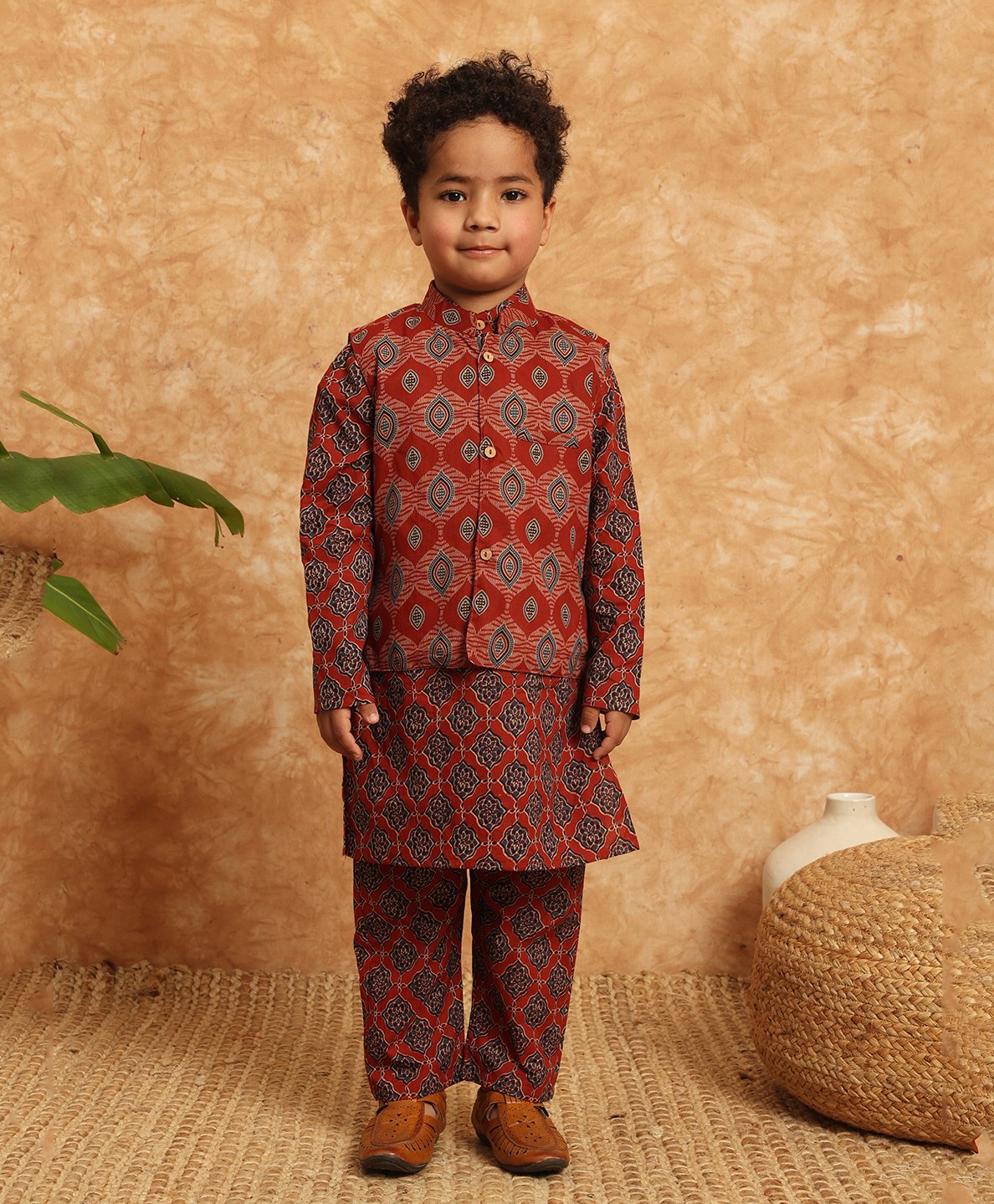 READIPRINT Full Sleeves Floral Printed Kurta And Pyjama With Nehru Jacket - Maroon-picture-10