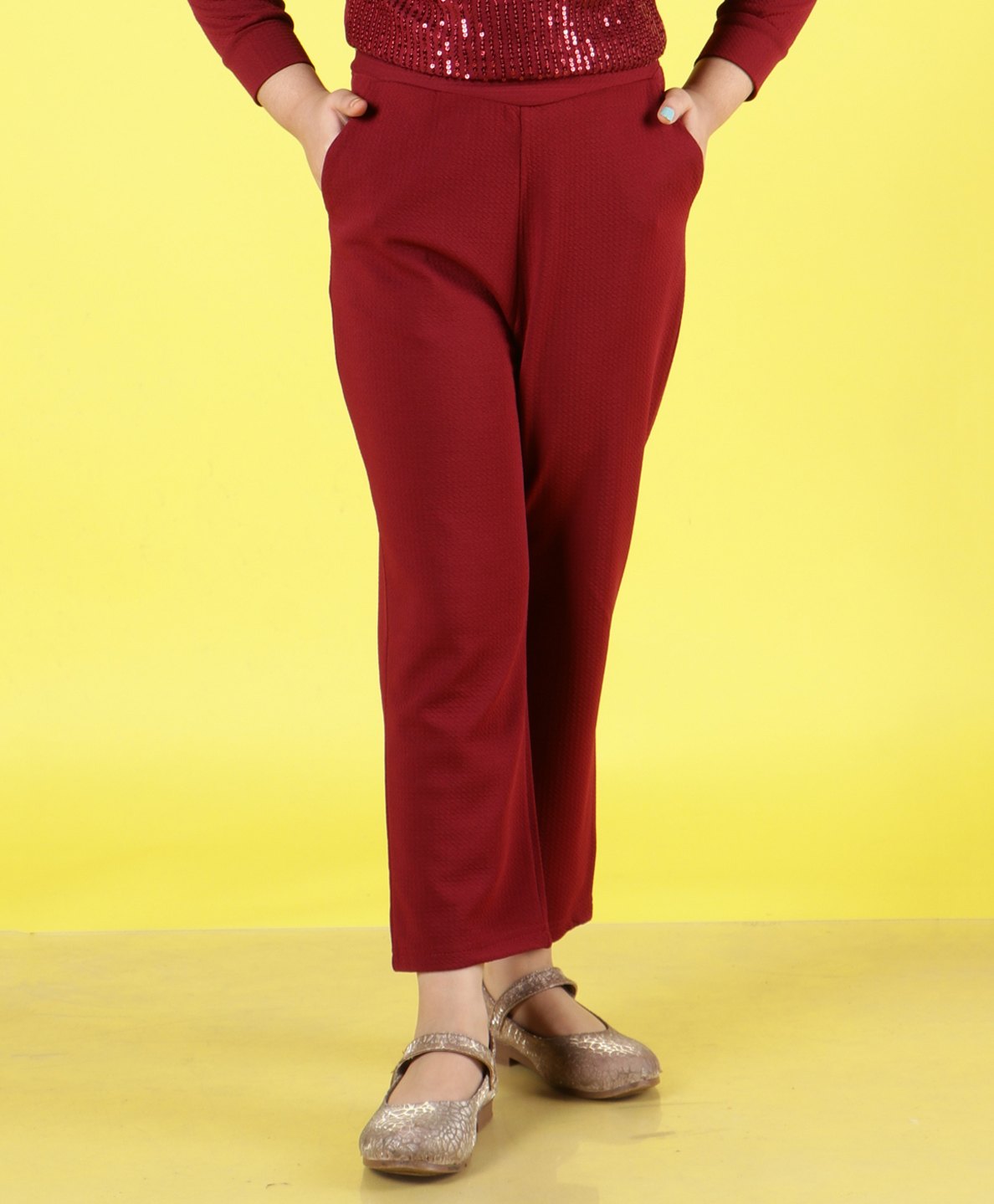 NEUDIS Straight Fit Solid Trousers - Maroon-picture-12