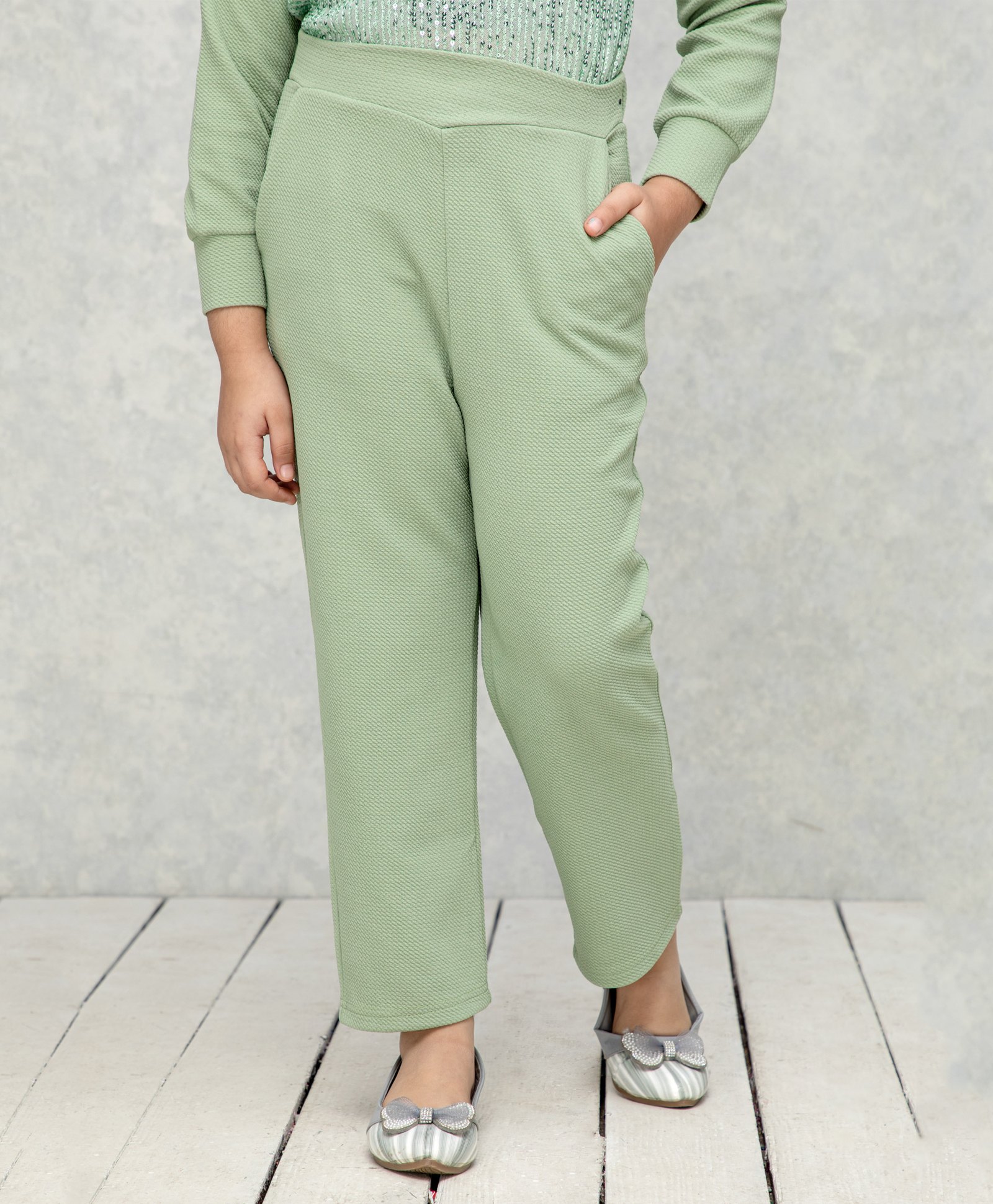 NEUDIS Straight Fit Solid Trousers - Green-image-34