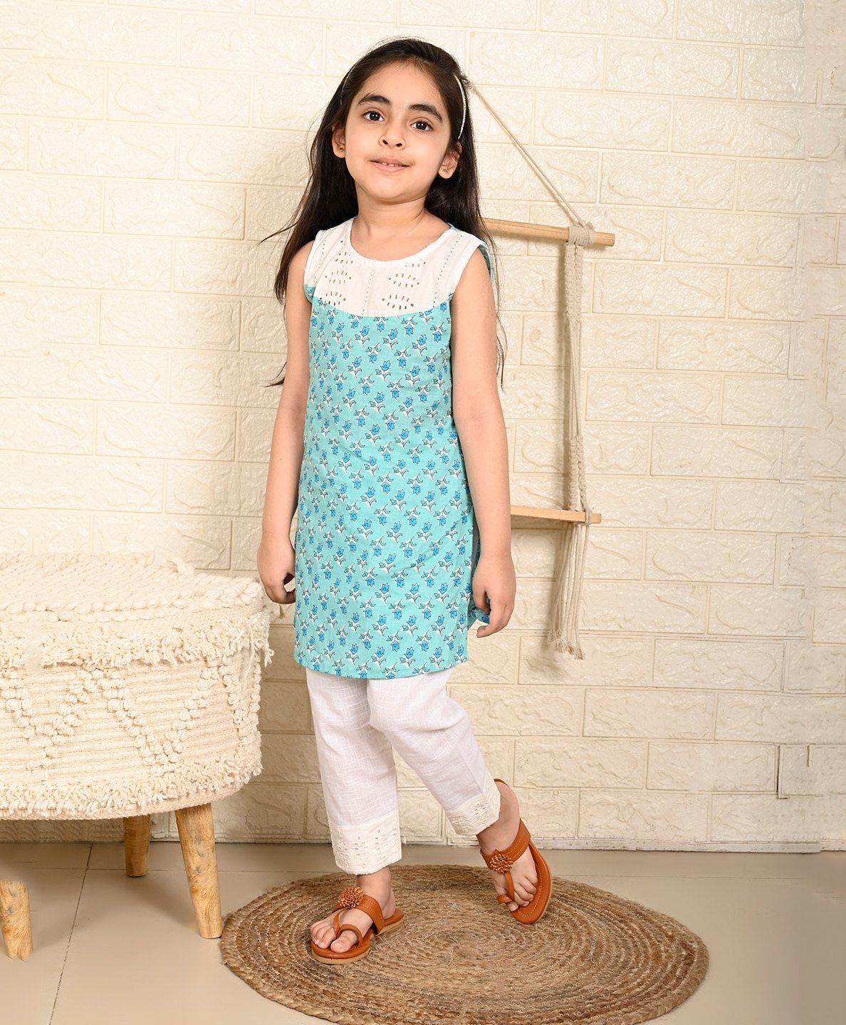 Kinder Kids Sleeveless Floral Printed & Schiffli Embroidered Kurta With Pant - Blue & White-image-25