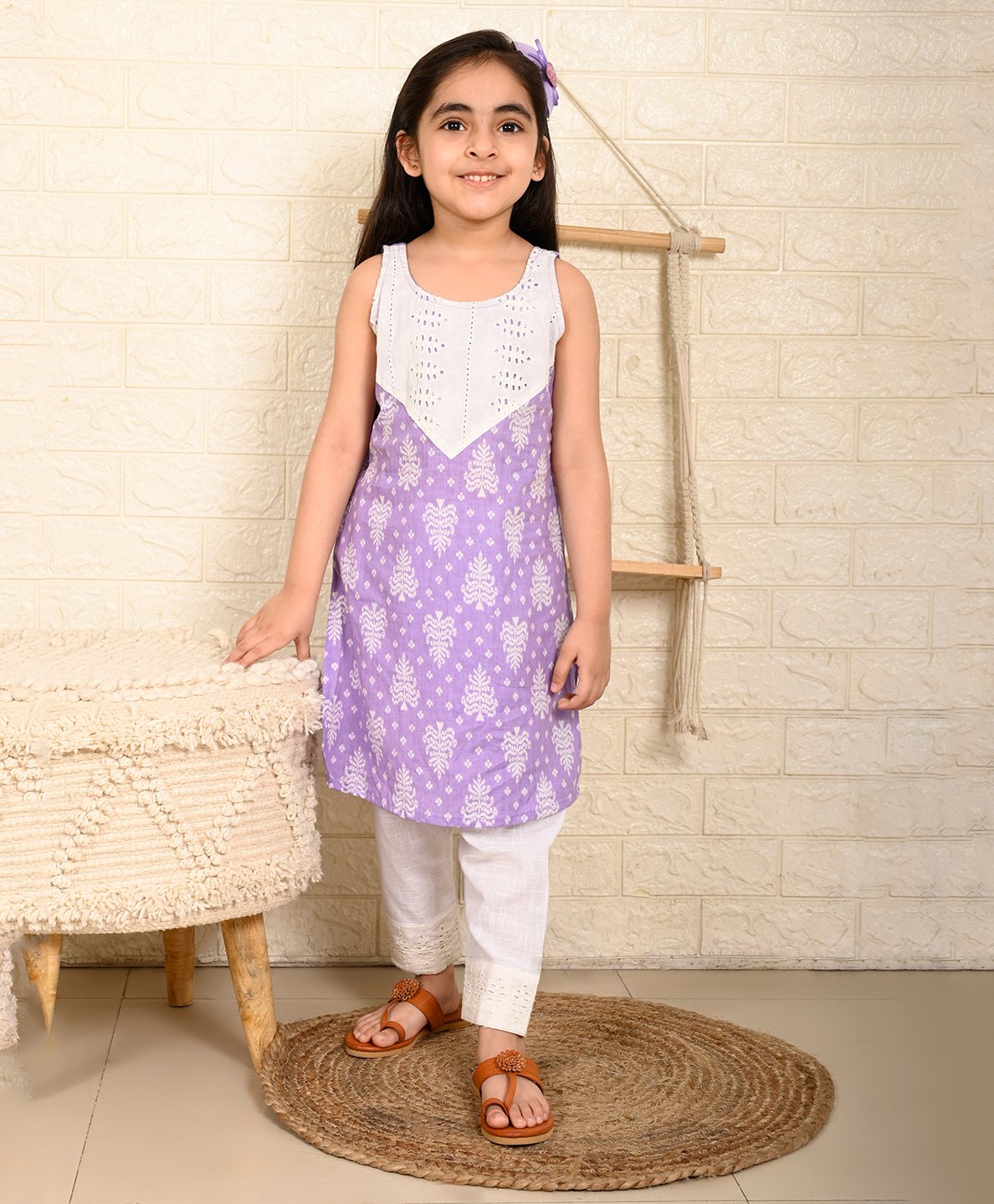 Kinder Kids Sleeveless Floral Printed & Schiffli Embroidered Kurta With Pant - Purple & White-image-44