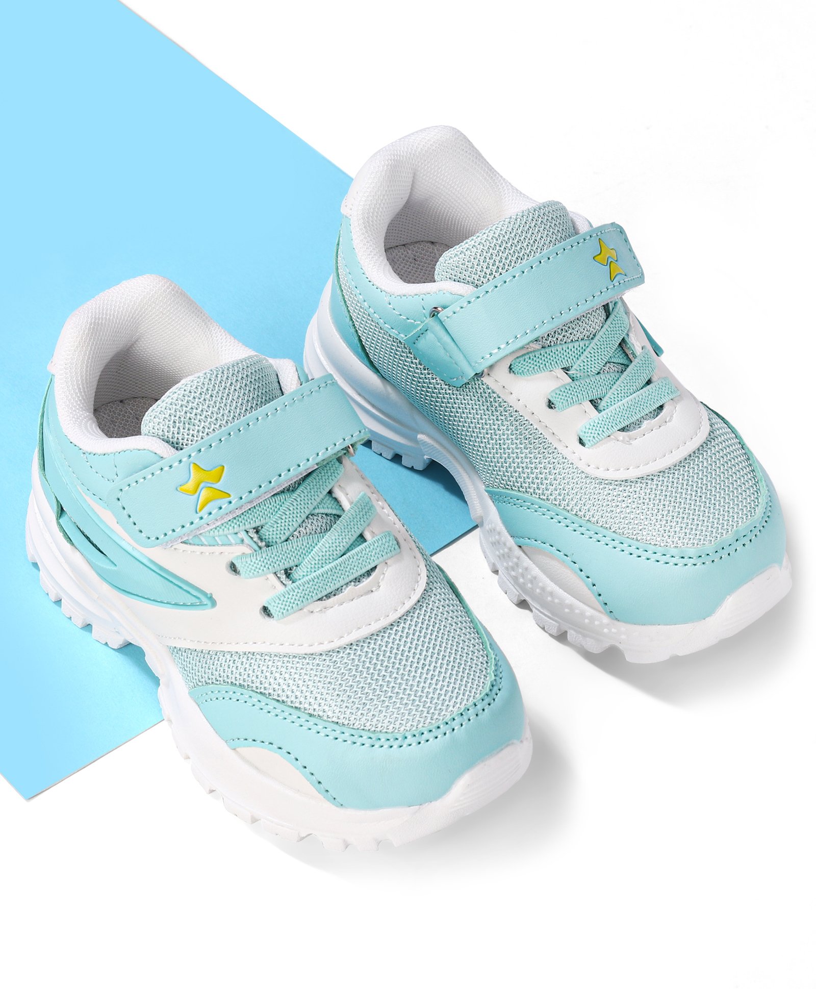 Cute Walk by Babyhug Sneakers With Velcro Closure Solid - Green & White