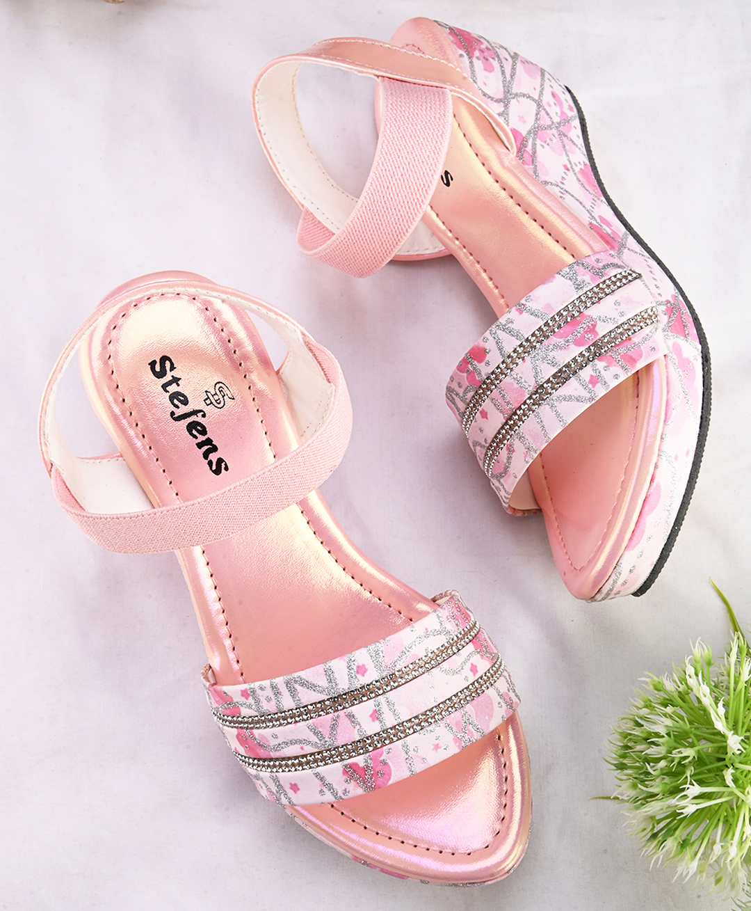 Stefens Stone Embellished & Shimmer Detailed Sandals - Pink-picture-10