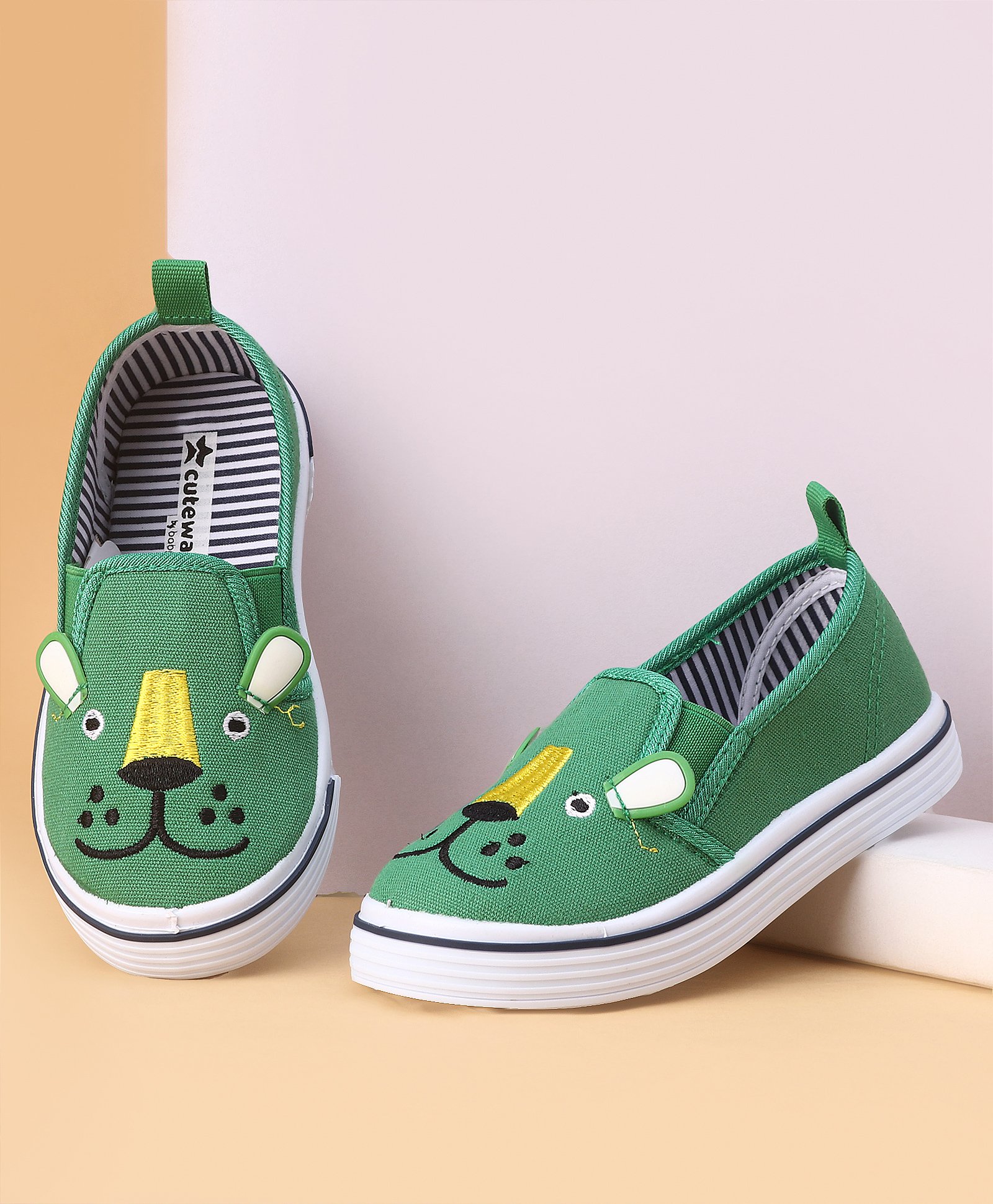 Cute Walk by Babyhug Slip on Casual Shoes with Bear Print- Green-picture-31