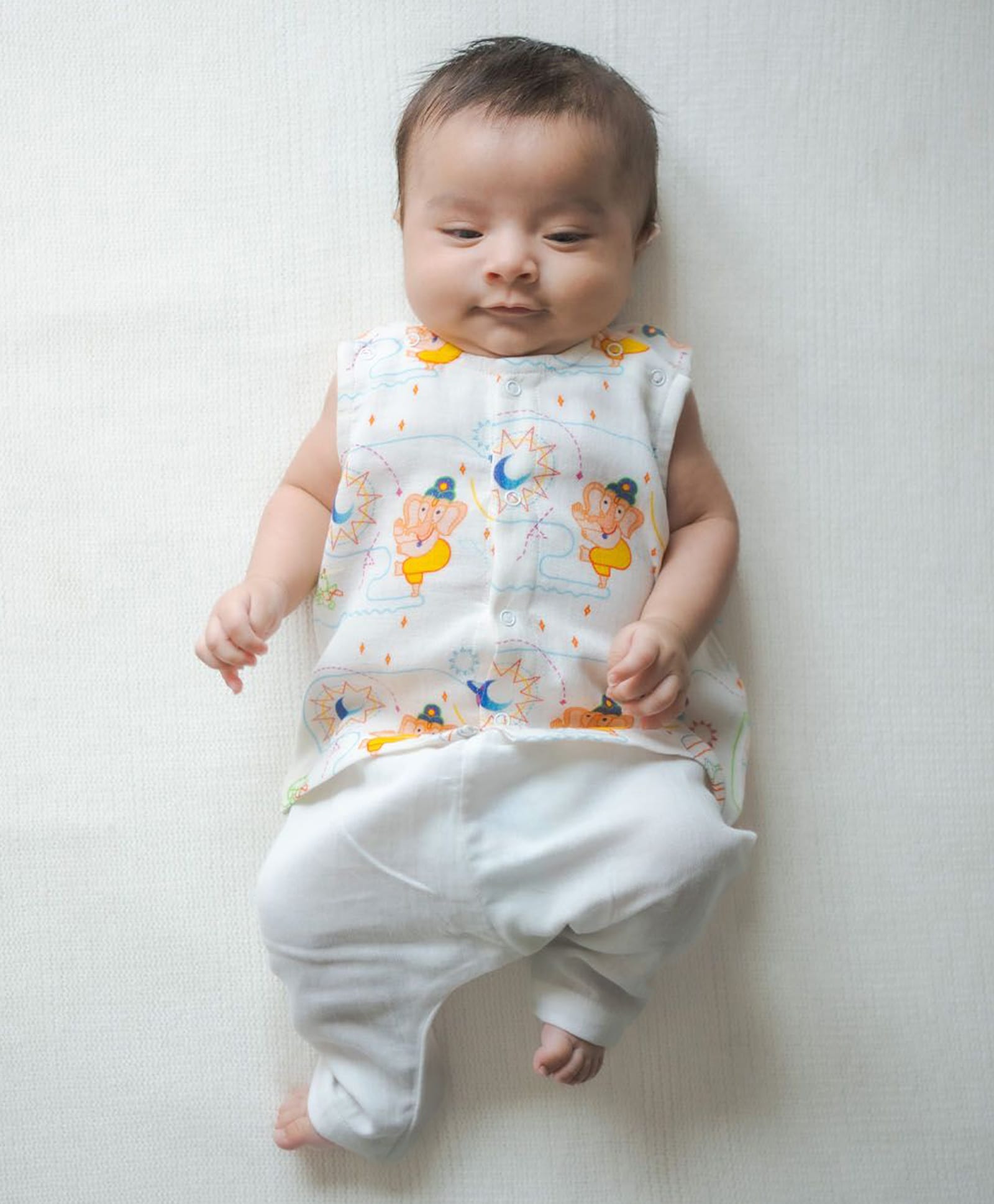 Tiber Taber Ganesh Chaturthi Theme Pack Of 3 Sleeveless Ganesha Printed Jhabla & Pyjamas Set - White-picture-33