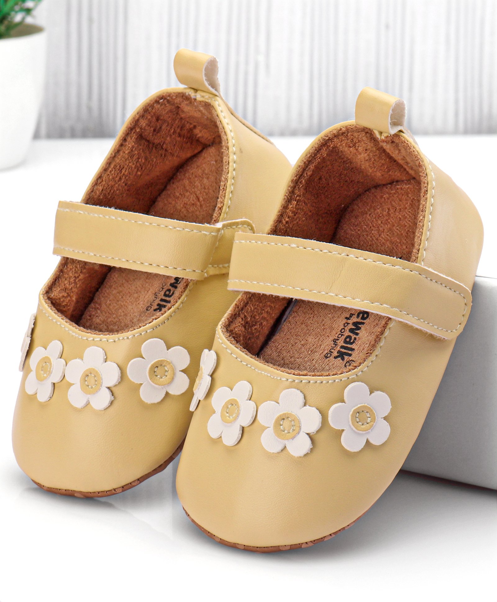 Cute Walk by Babyhug Velcro Closure Booties Flower Applique - Yellow-picture-13