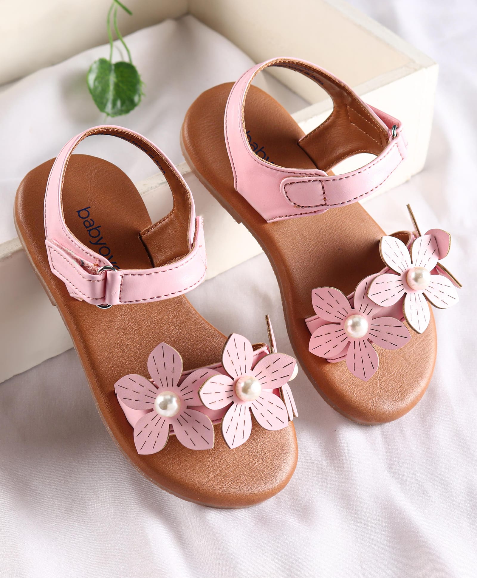 Babyoye Sandals with Velcro Closure& Floral Applique - Pink