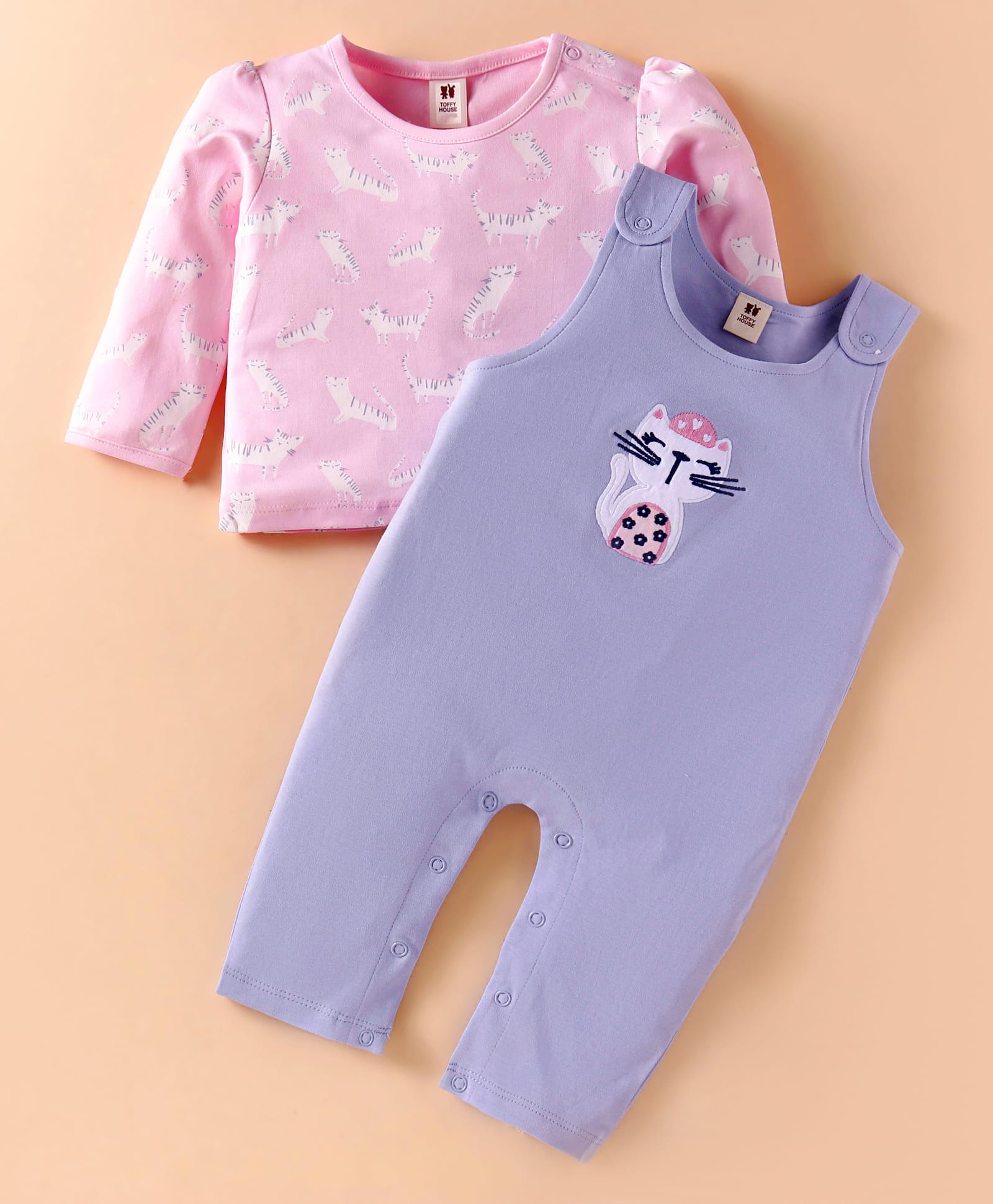 ToffyHouse 100% Cotton Knit Full Sleeves Kitty Printed Top& Dungaree Style Romper with Patch - Lilac & Pink