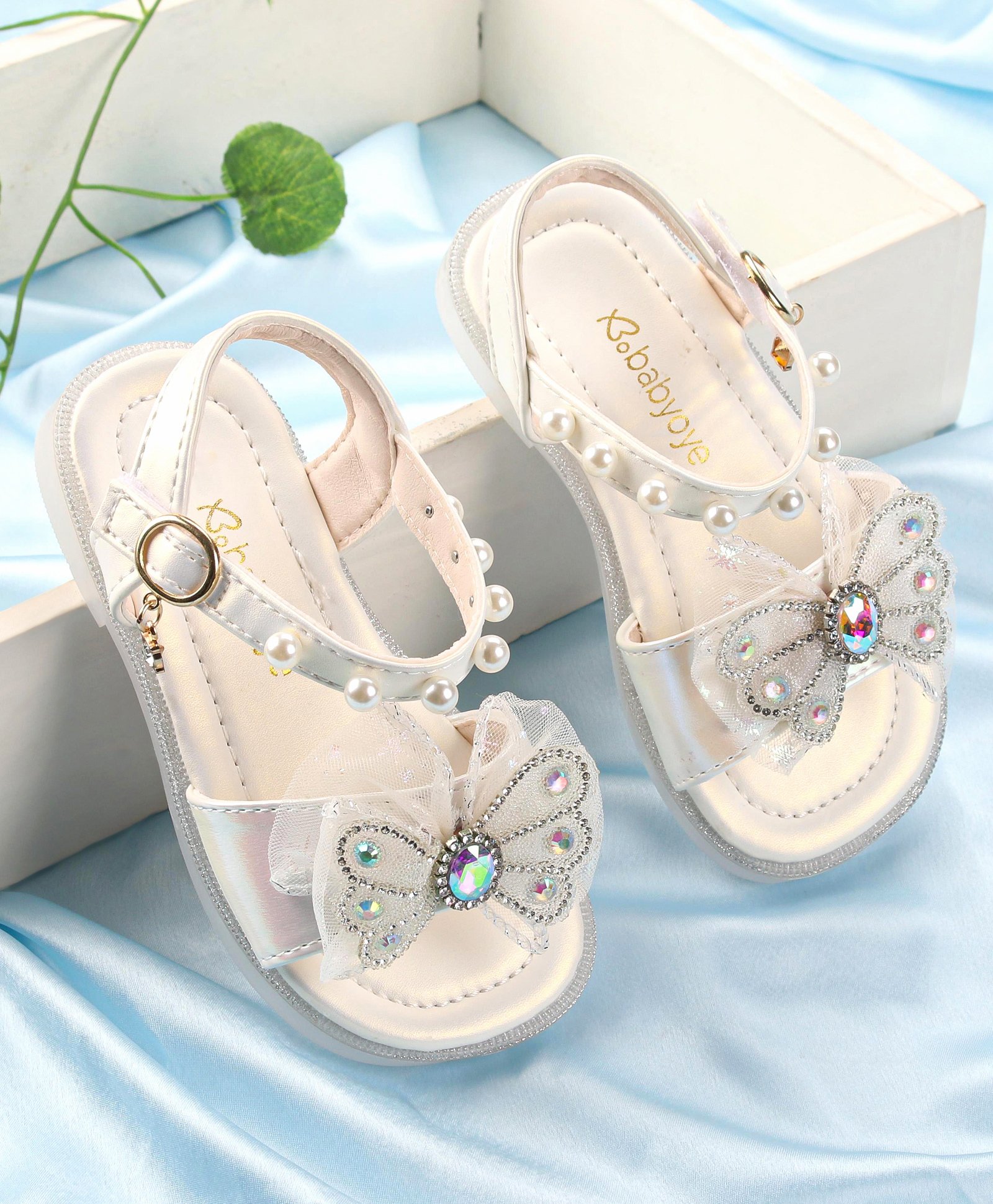 Babyoye Sandals with Buckle Closure Pearl & Bow Detailing - White