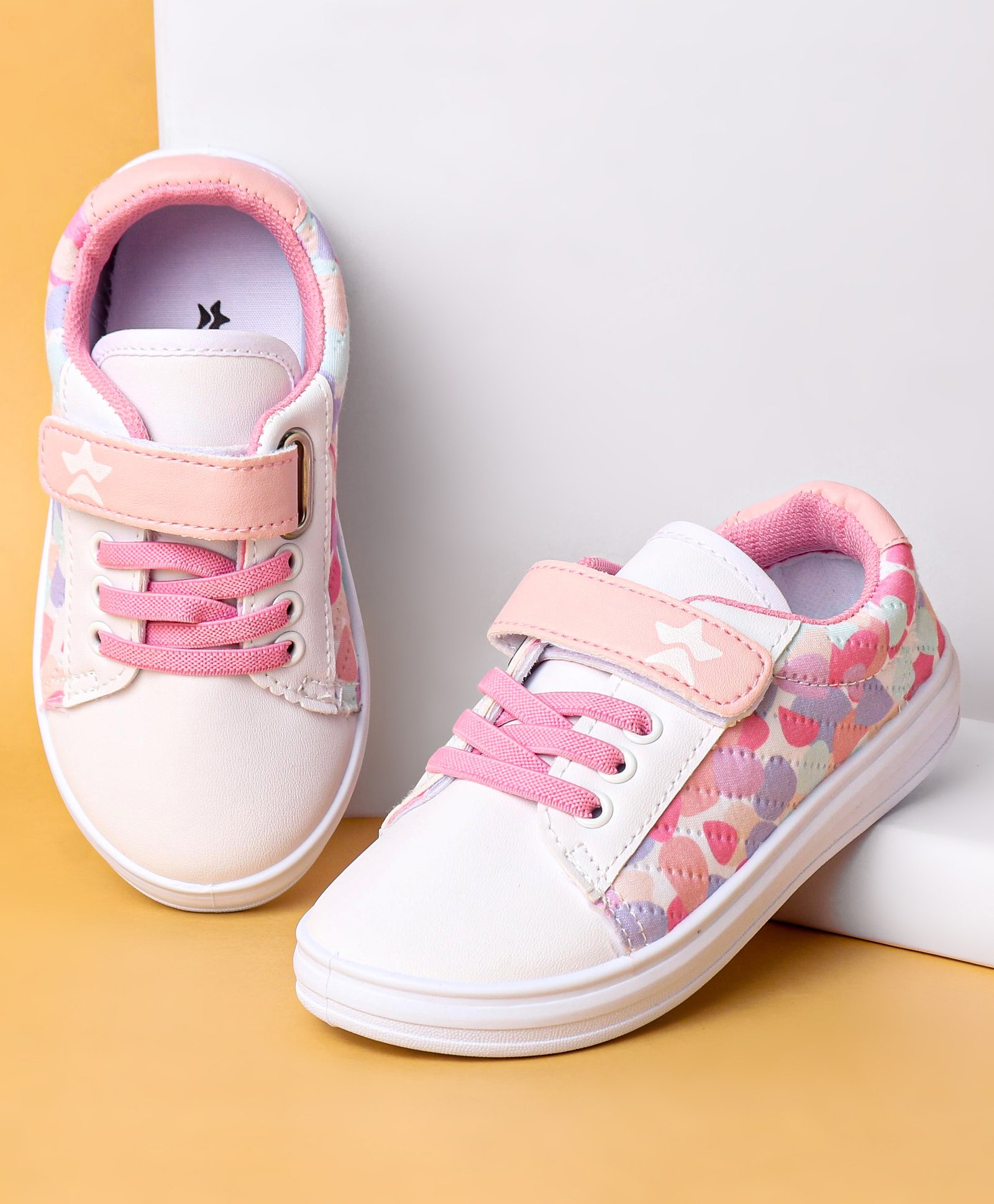 Cute Walk by Babyhug Casual Shoes with Velcro Closure - Pink-picture-35