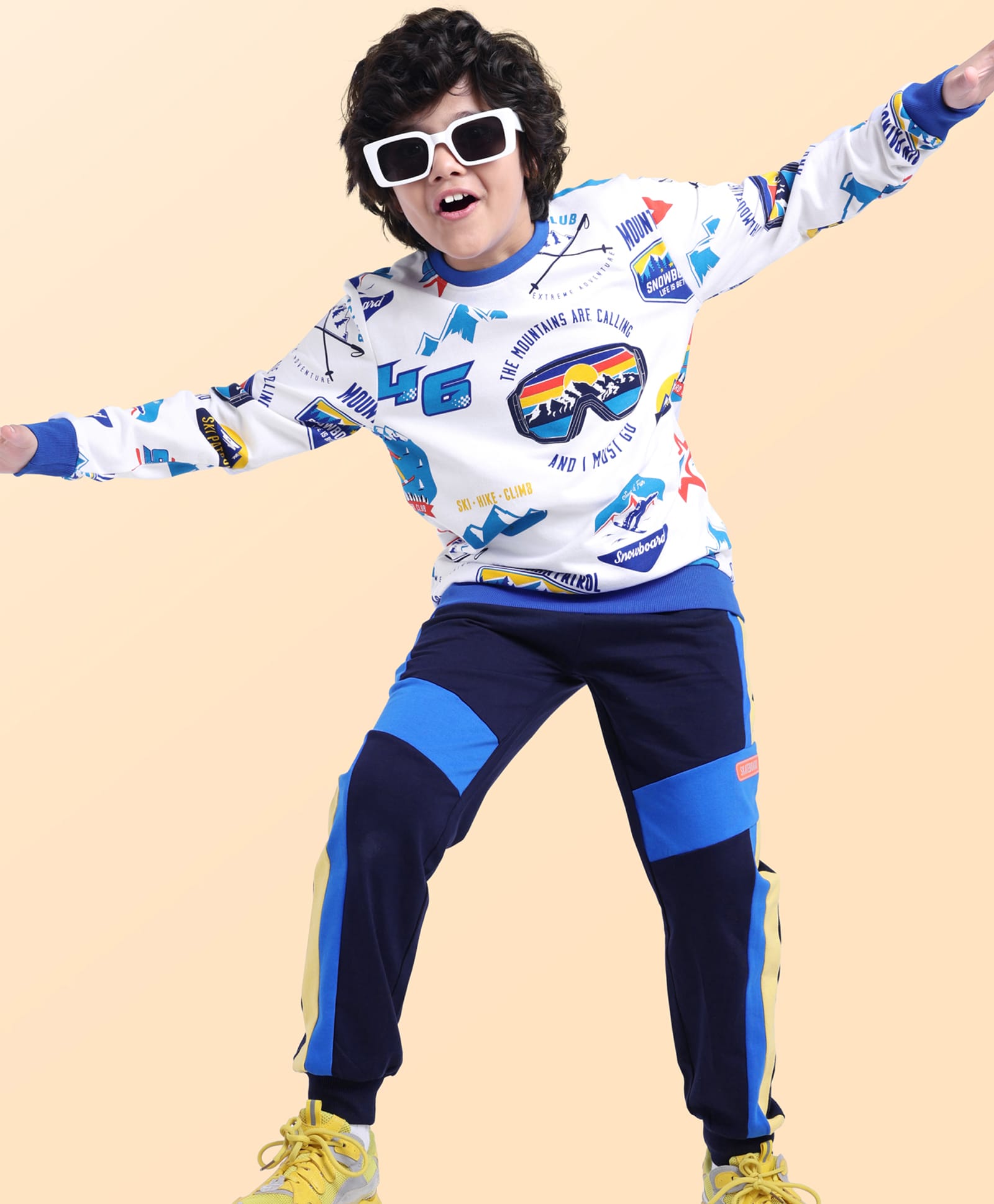 Ollington St. 100% Cotton Knit Full Sleeves Sweatshirt & Joggers Set With Snow Adventure Theme Print - White & Blue-image-19