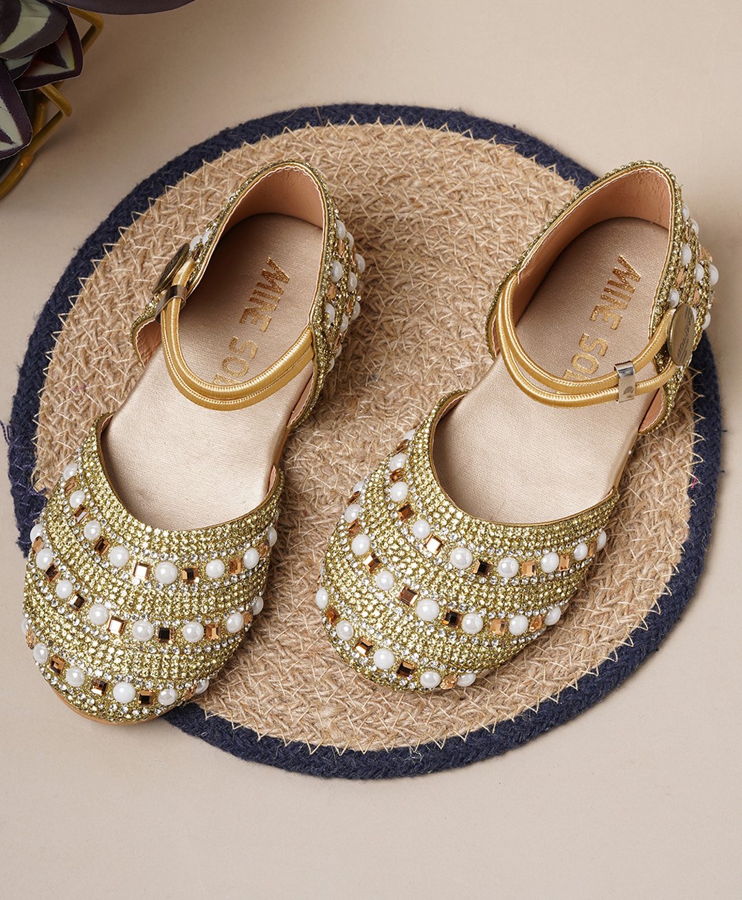 Mine Sole Pearl Detailed Sandals - Gold-picture-11