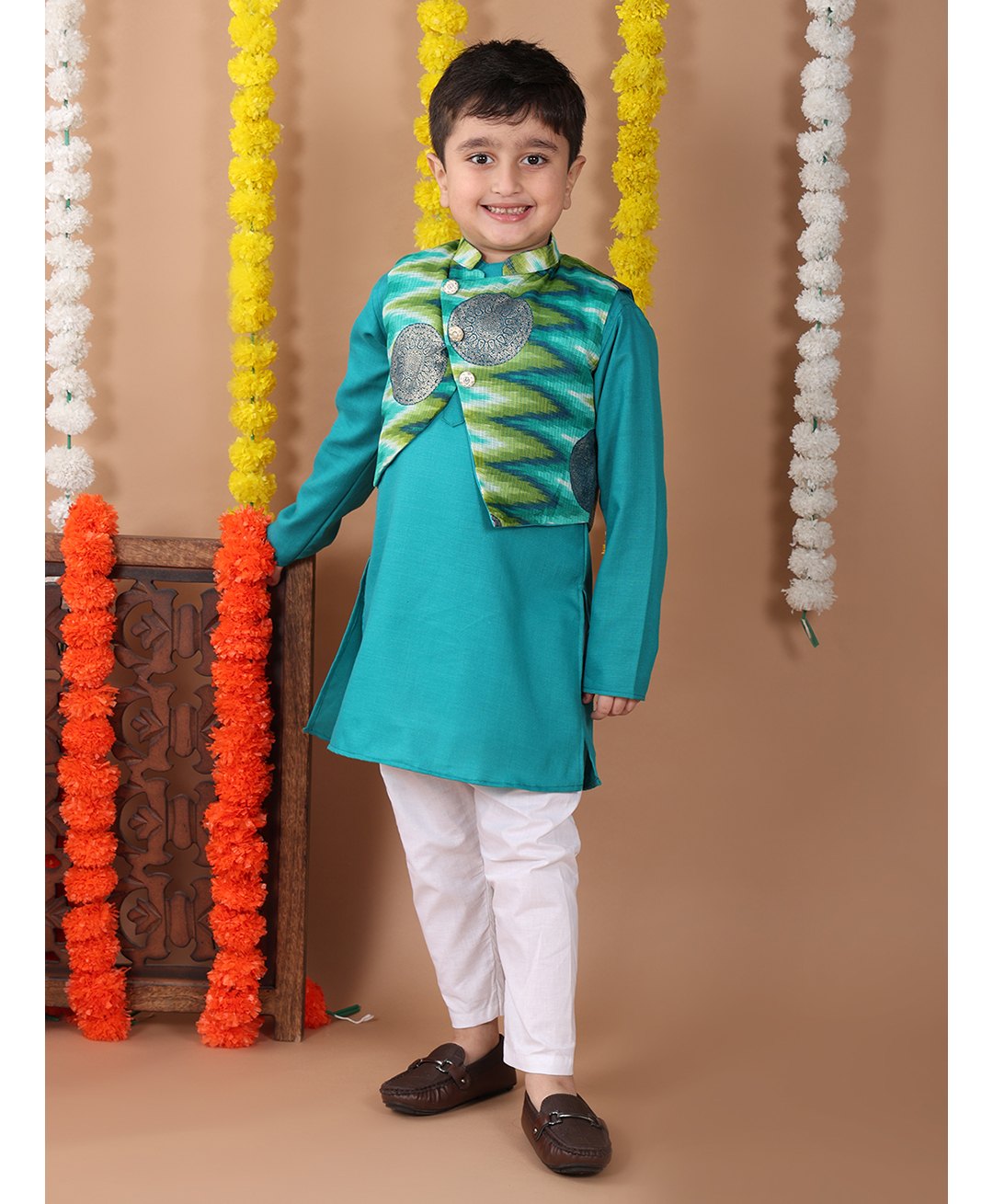 Kinder Kids Cotton Full Sleeves Solid Kurta Pyjama With Foil Motif Printed Jacket - Green & Blue-image-30