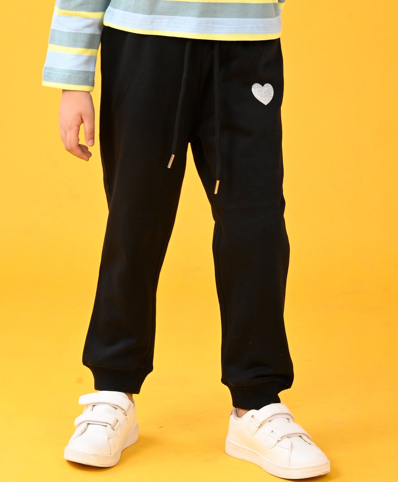 Anthrilo Fleece Heart Printed Comfort Fit Joggers - Black