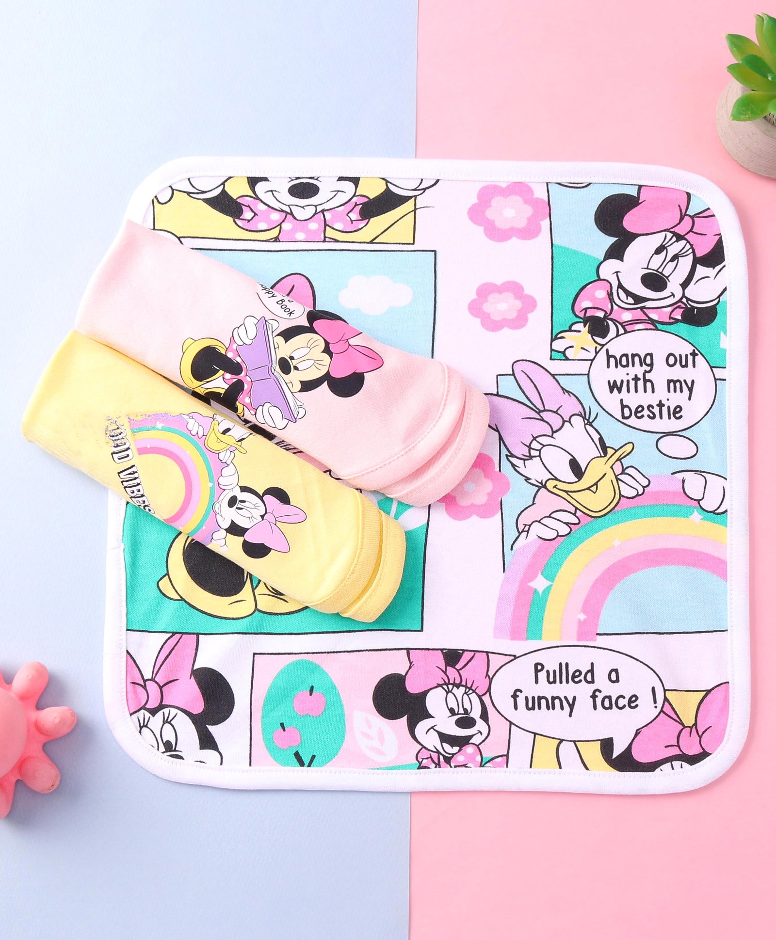 Babyhug Disney Interlock Knit Hand and Face Towels with Minnie Mouse Graphics Pack of 3 L 30 X B 30 Cm -Pink-picture-11