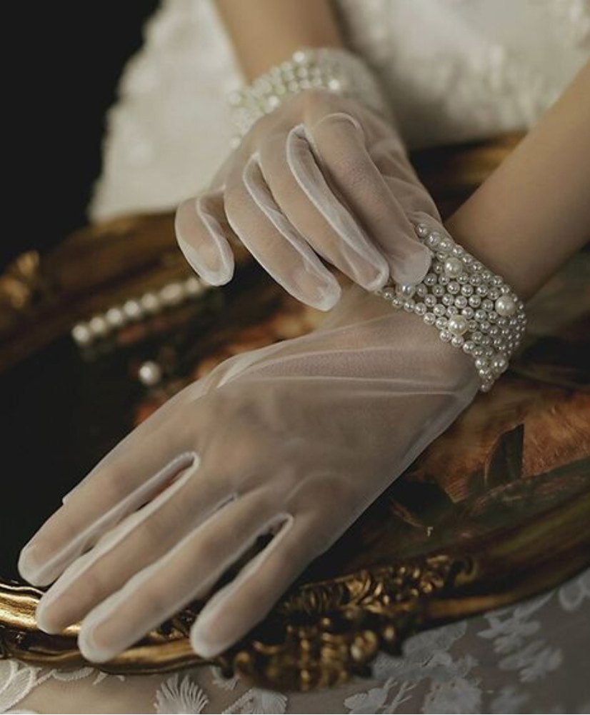 Tipy Tipy Tap Full Finger Pearly Rhinestone Gloves - White