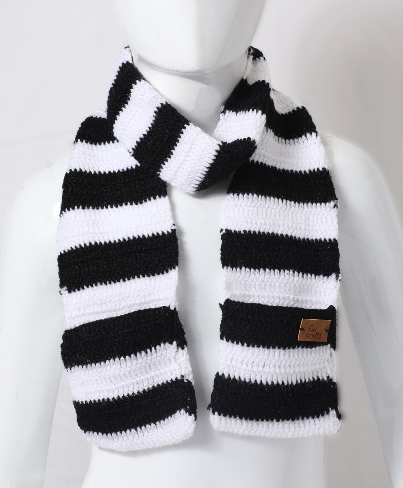 Funkrafts Handmade Woollen Muffler With Pockets - Black & White-picture-23