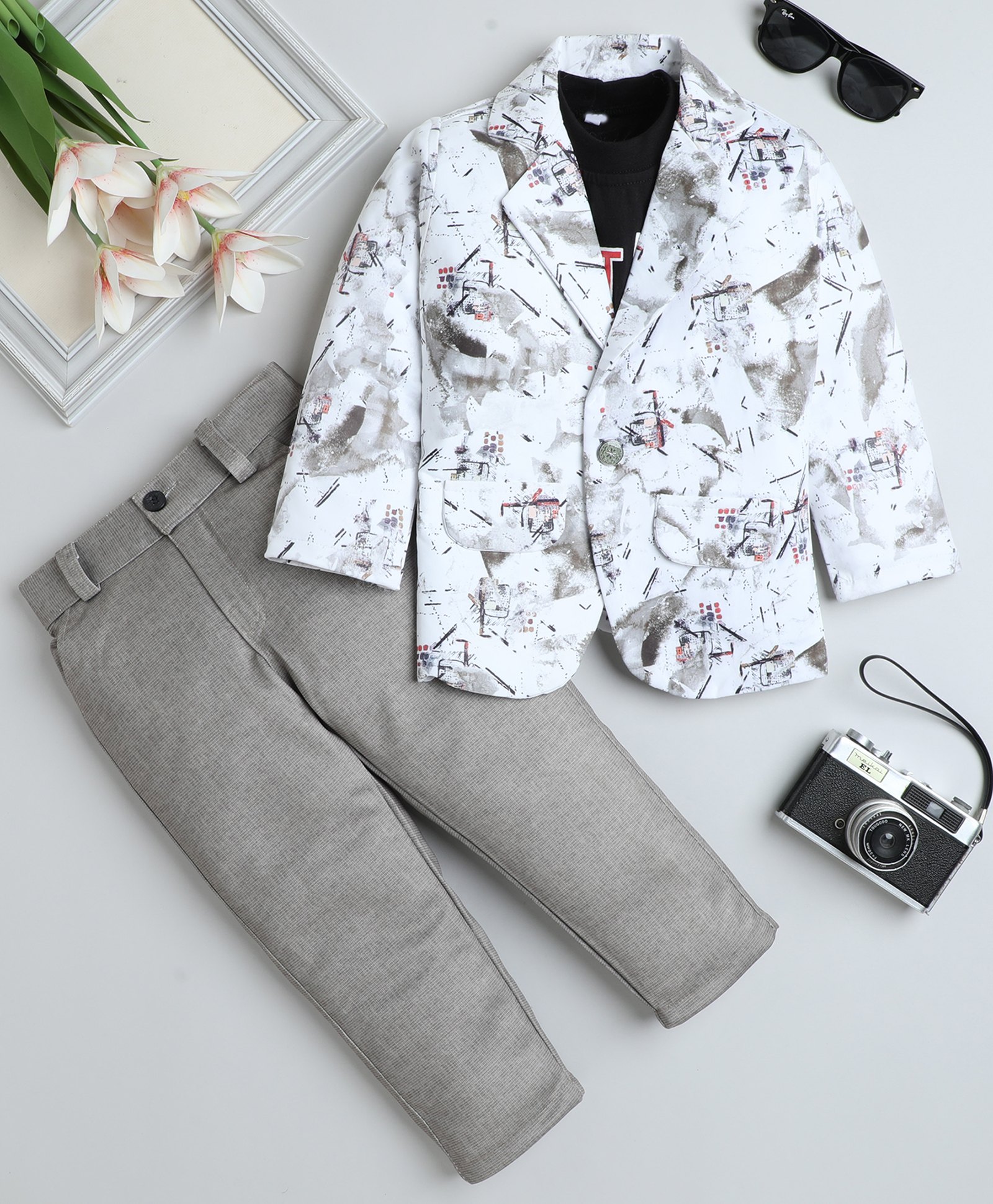 Fourfolds Full Sleeves Abstract Printed Blazer With Tee & Pant - Green-picture-10