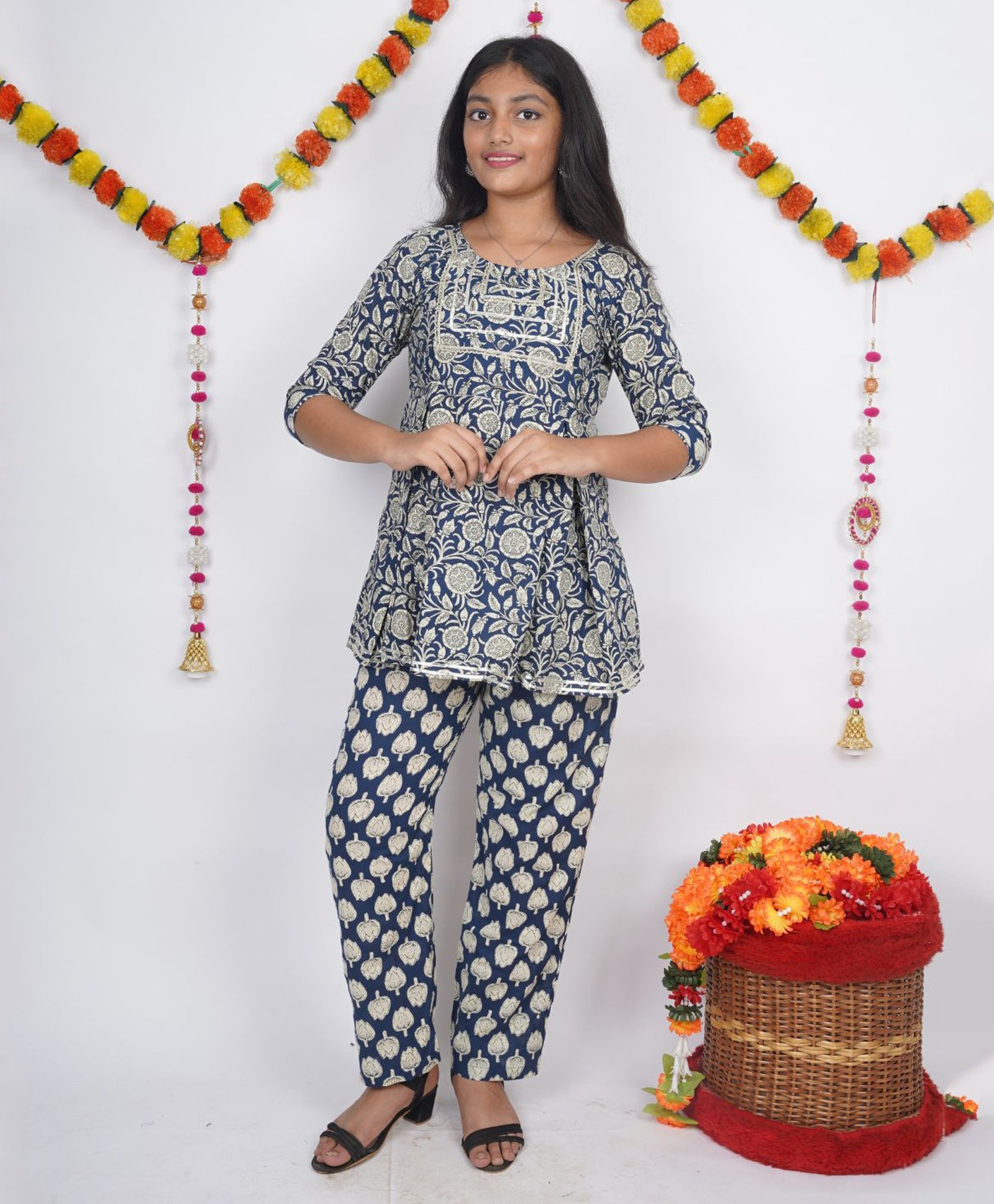 Vastrarth Cotton Three Fourth Sleeves Floral Printed & Lace Embellished Kurta Pant Set - Dark Blue-image-25