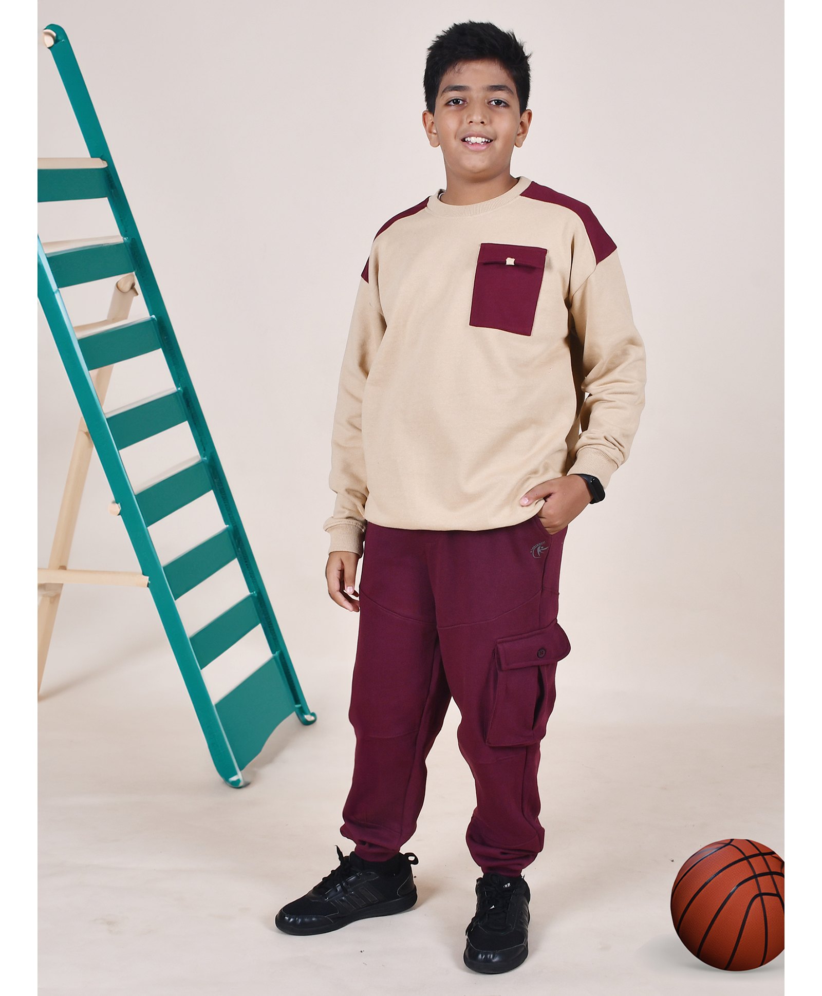 Kiddopanti Fleece Full Sleeves Pocket Detailed Cut & Sew Sweatshirt With Joggers Set - Beige & Maroon-image-10