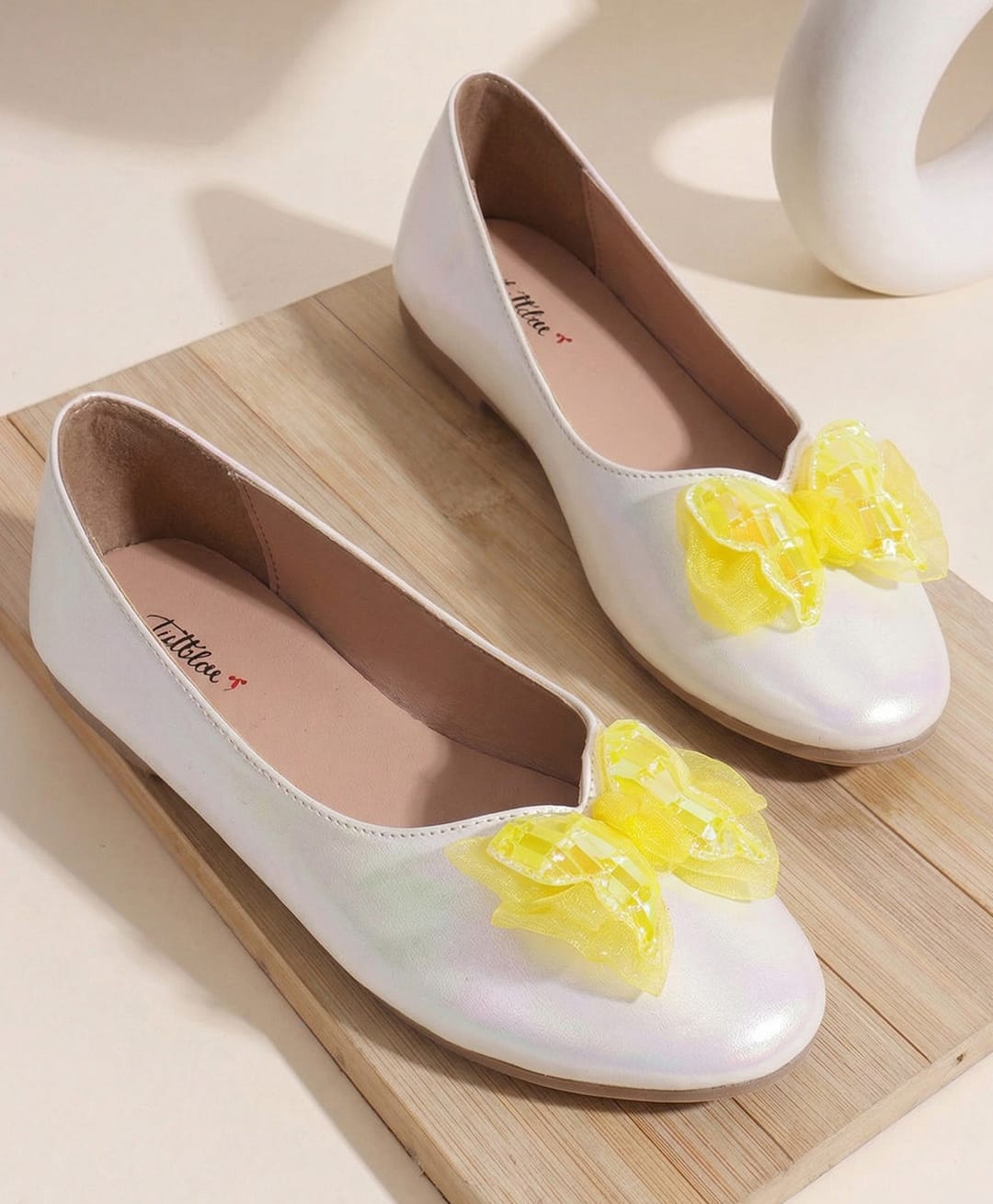 Toothless Bow & Butterfly Applique Detailed Slip On Ballerinas - White-picture-36